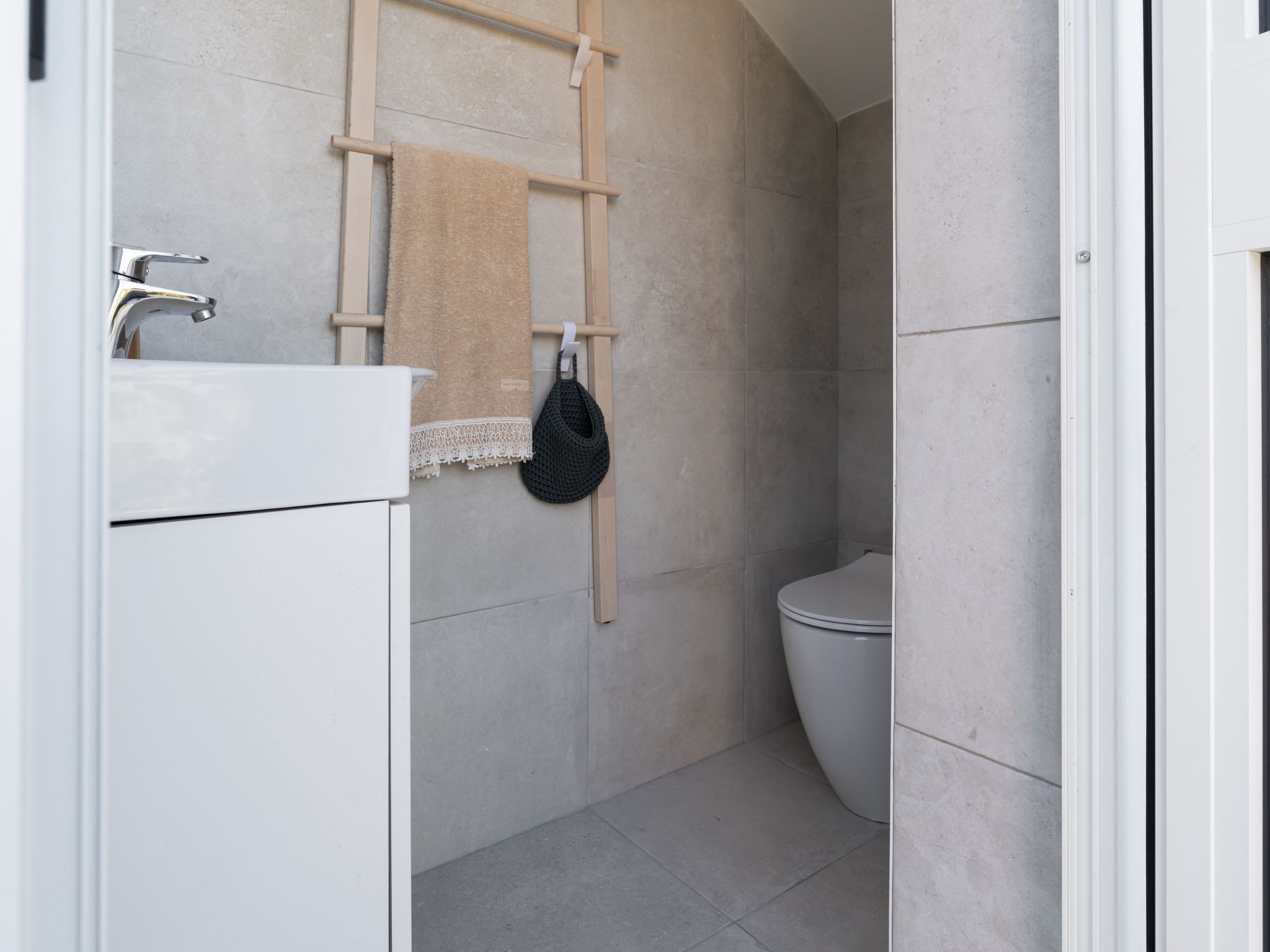 'Connie's House-Binnen