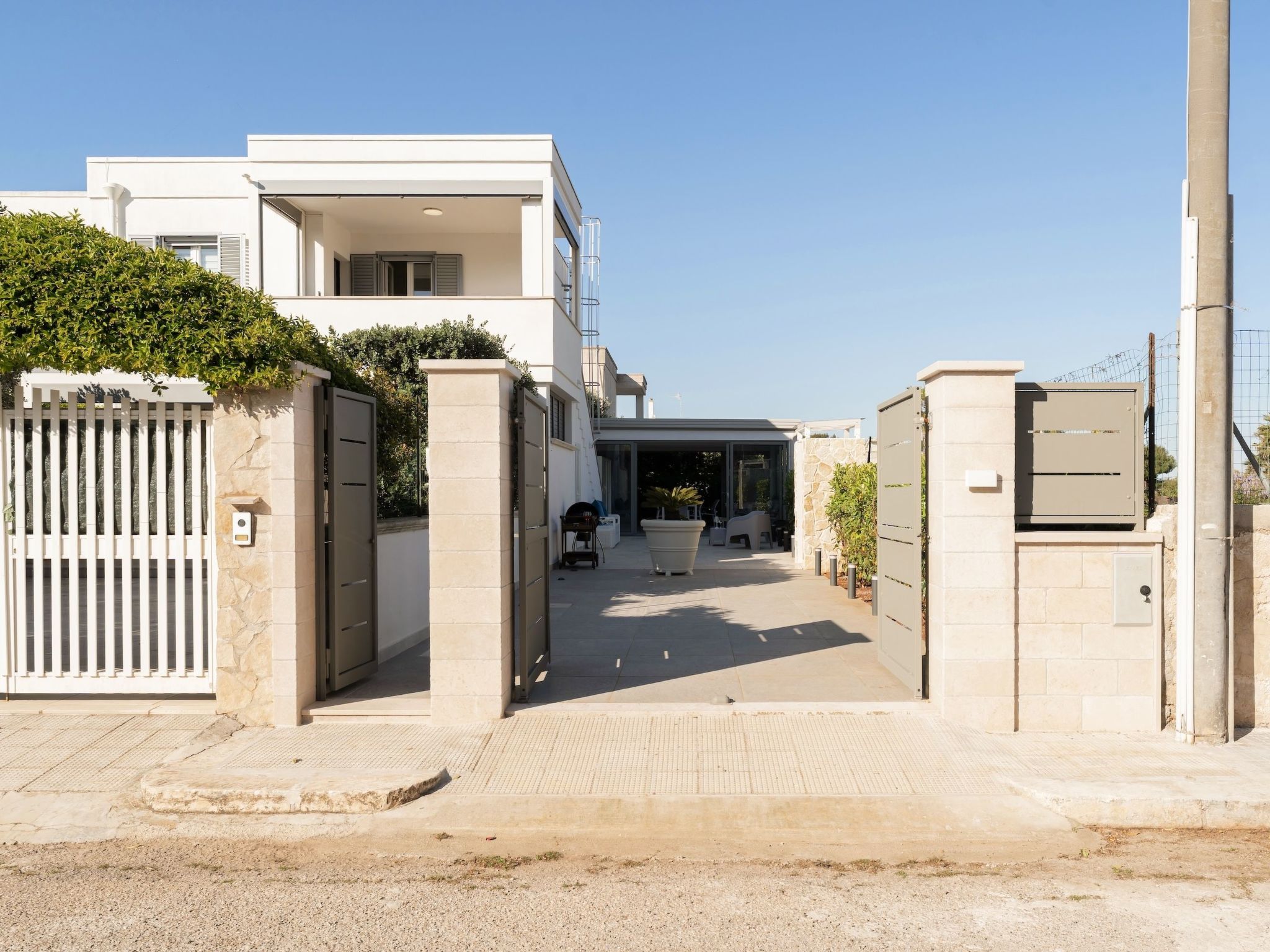 'Connie's House-Binnen