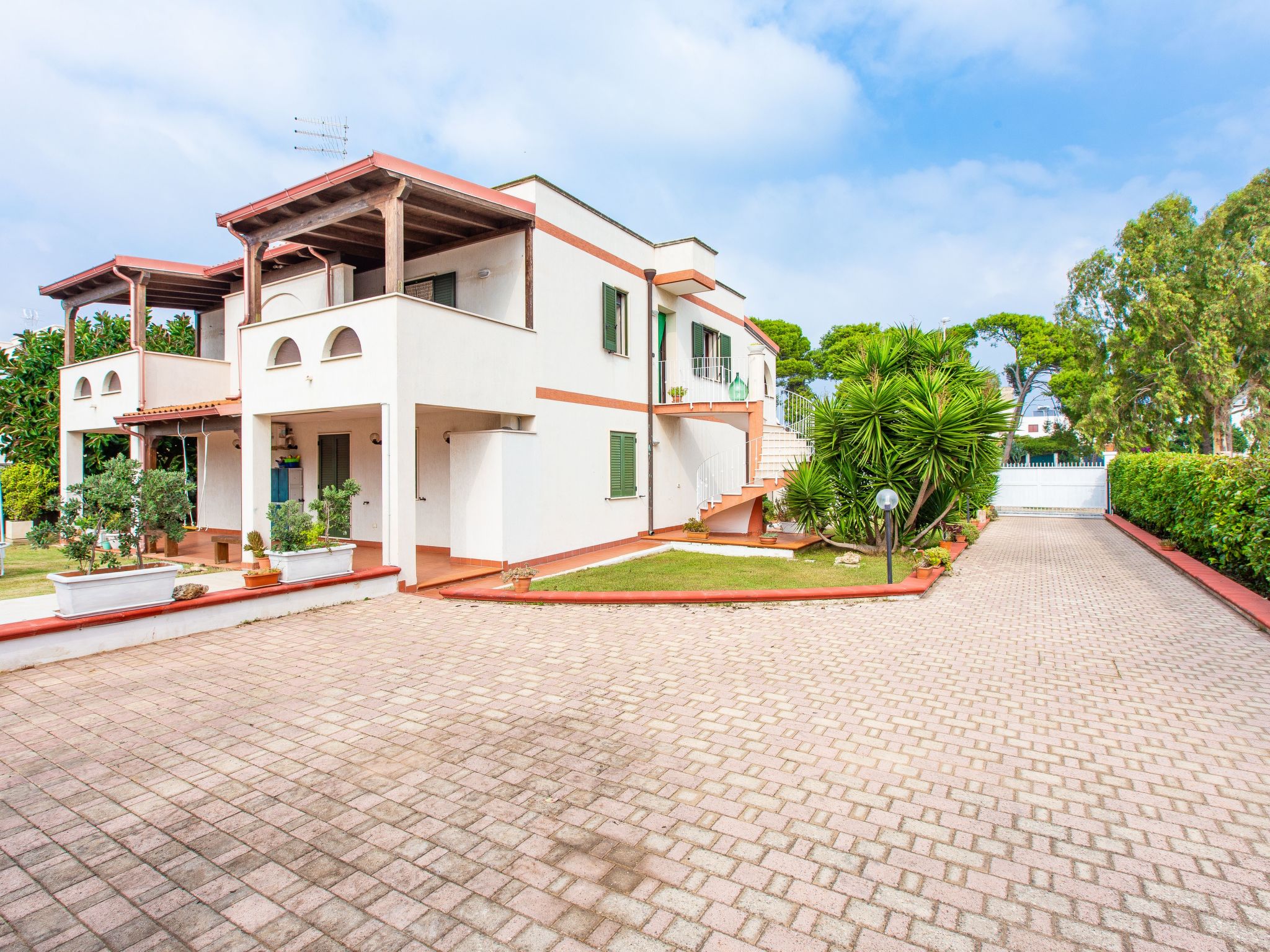 Flacher Rasen rechts-Drinnen