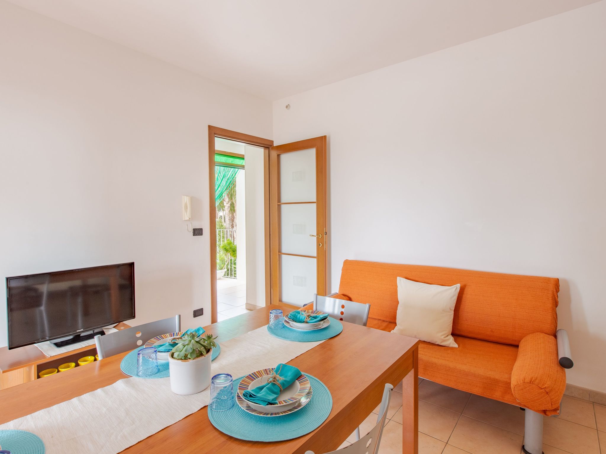 Flacher Rasen rechts-Drinnen