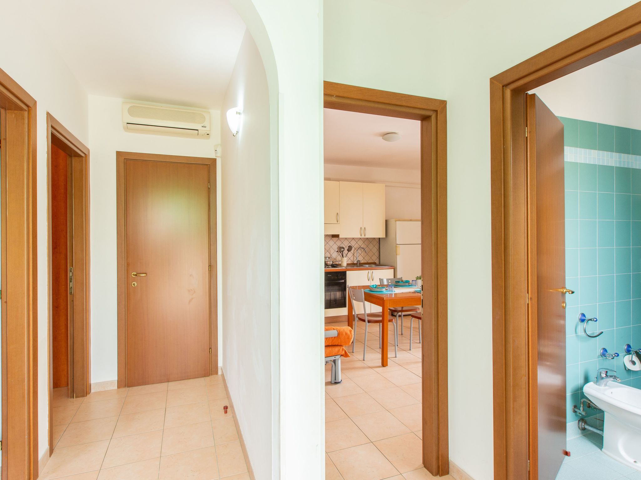 Flacher Rasen rechts-Drinnen