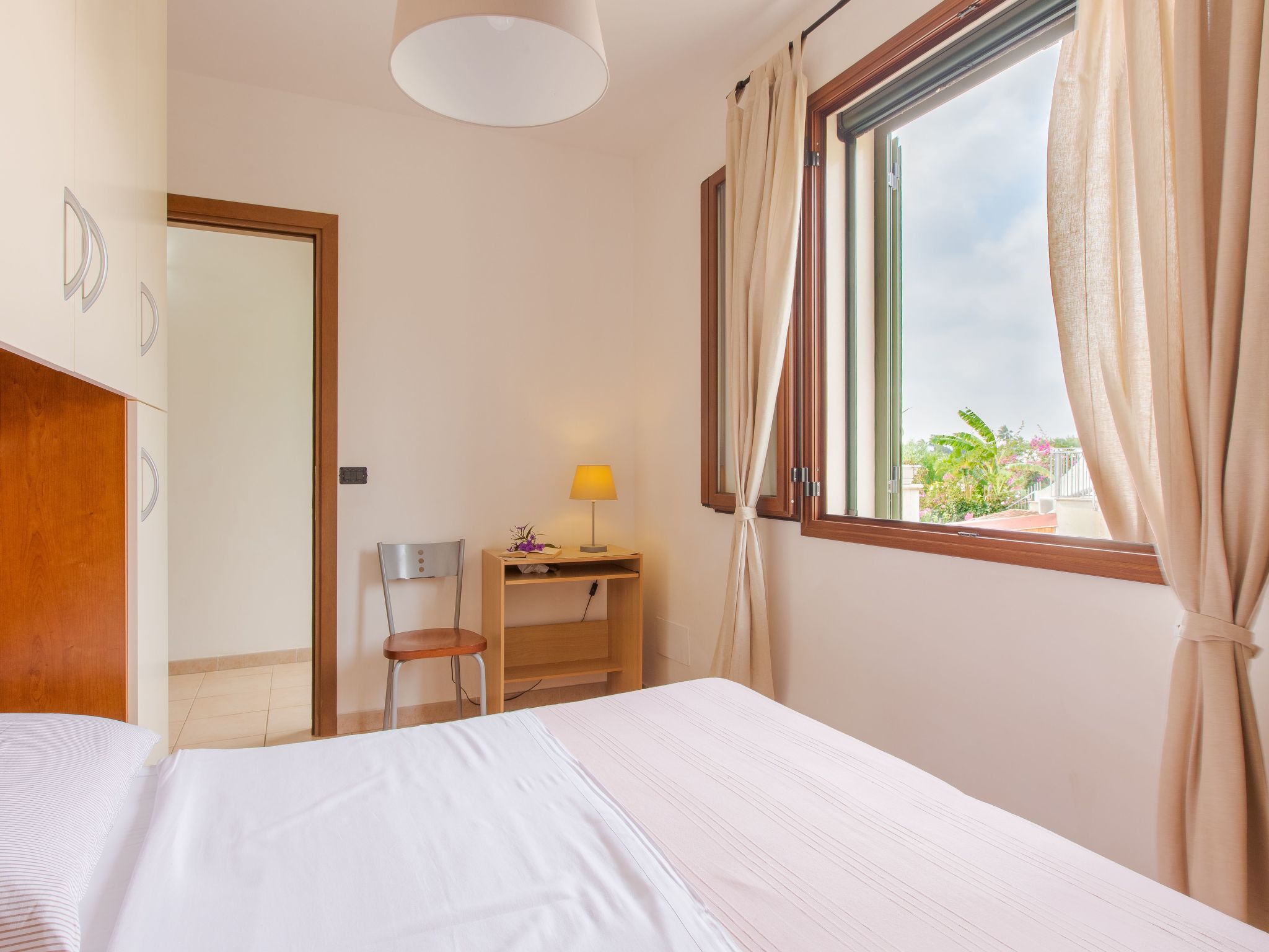 Flacher Rasen rechts-Drinnen