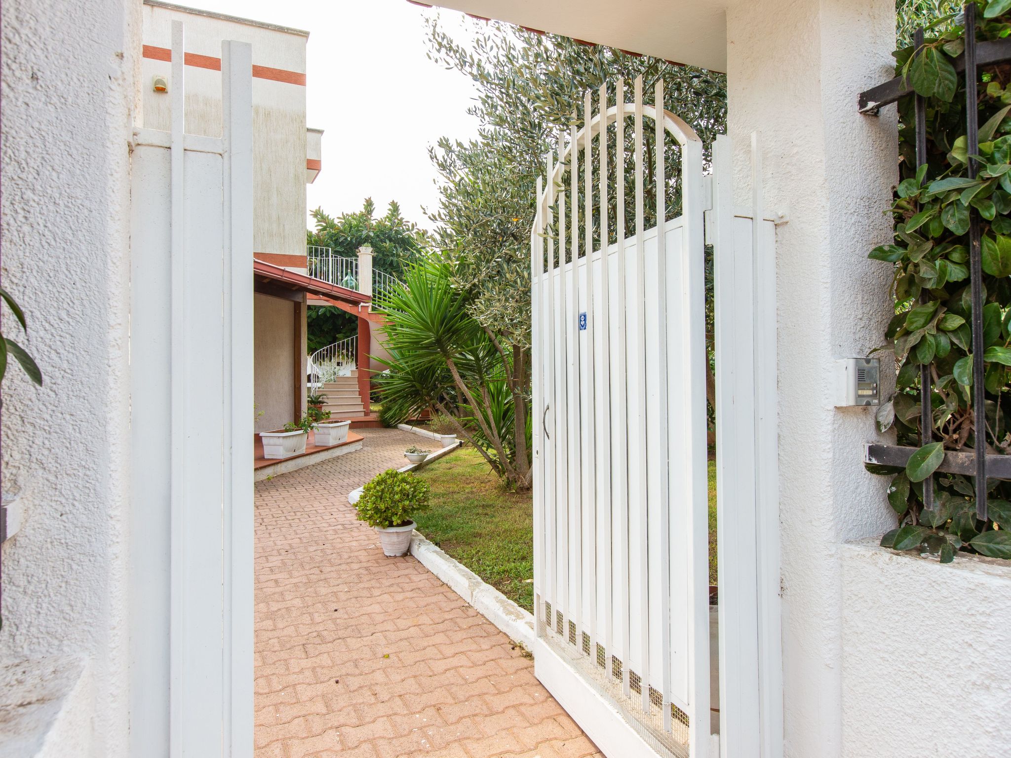 Flacher Rasen rechts-Drinnen