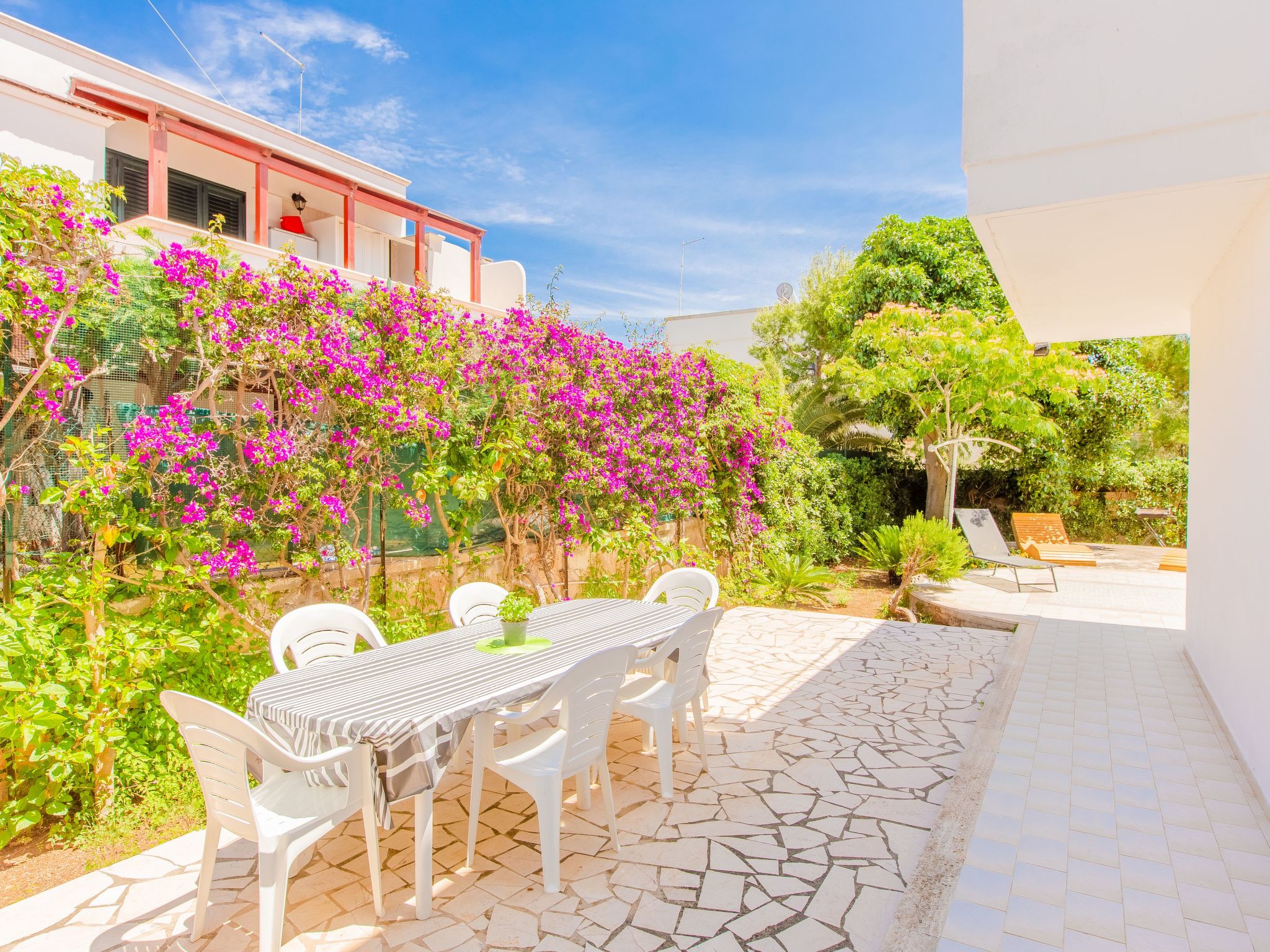 Villa 'Irene' mit Garten, Terrasse und Grill-Binnen