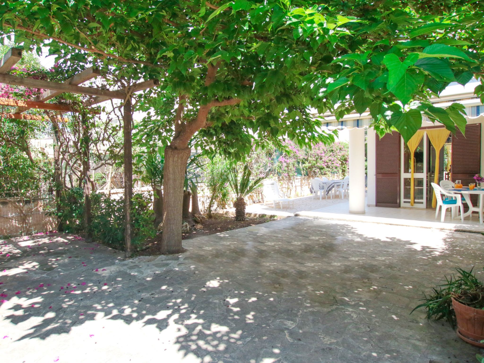 Villa 'Irene' mit Garten, Terrasse und Grill-Binnen