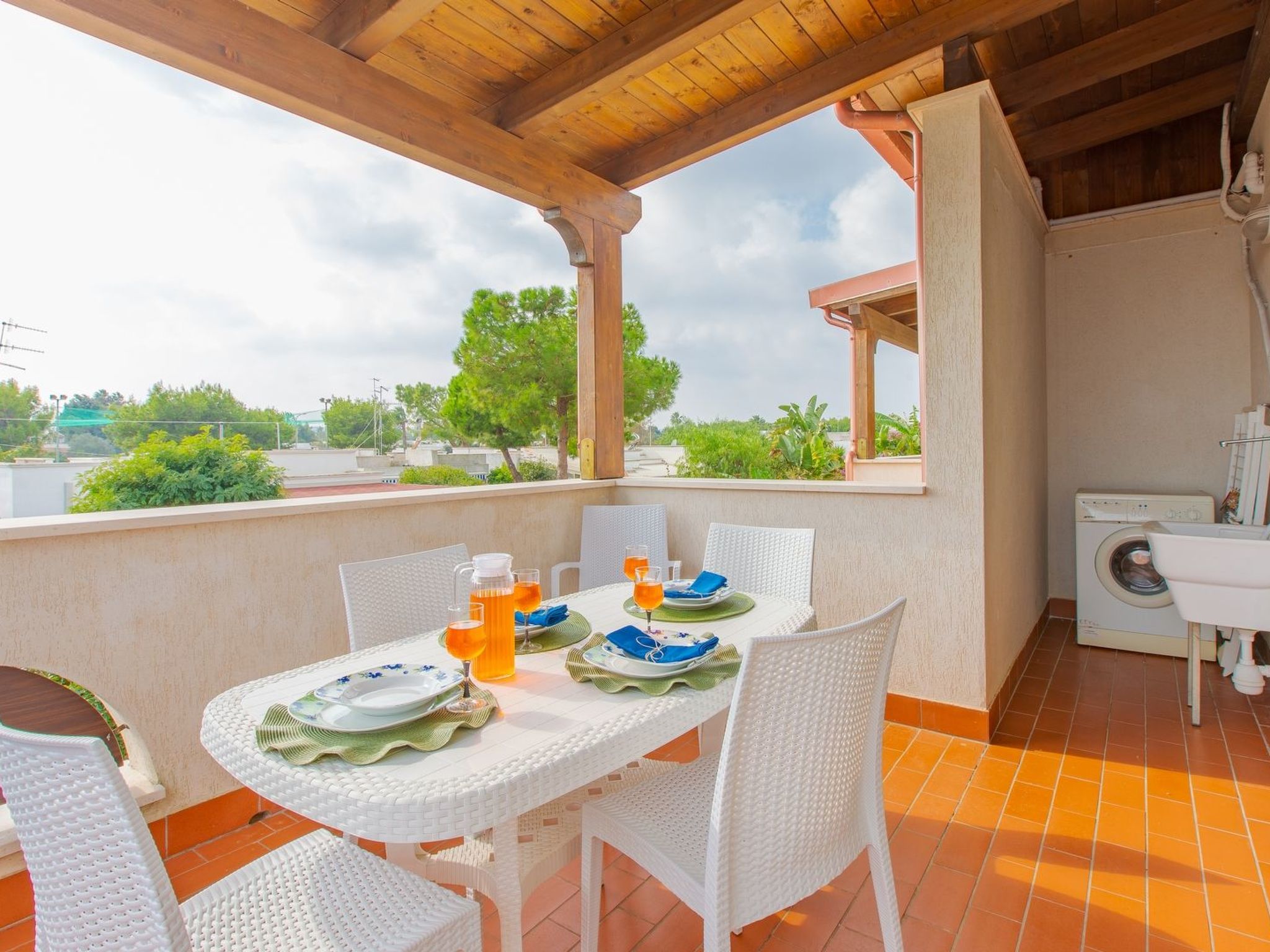 Flacher Rasen links-Binnen