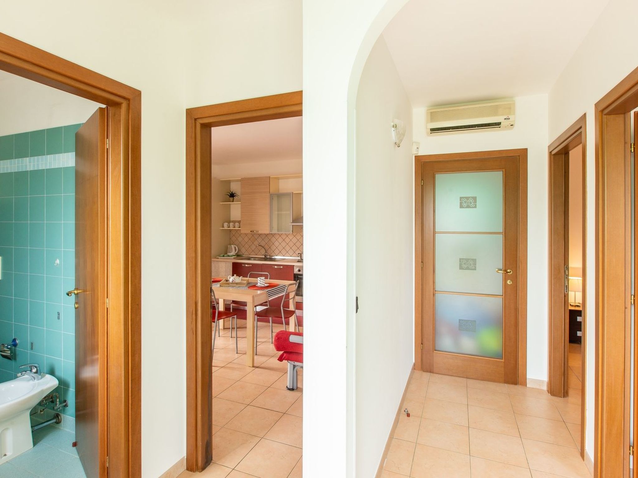 Flacher Rasen links-Binnen