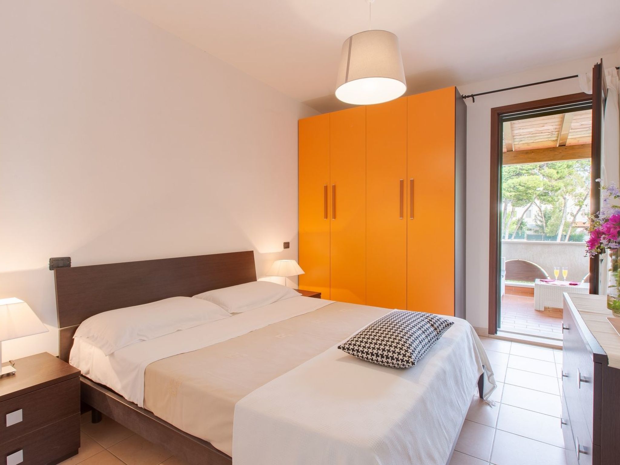 Flacher Rasen links-Binnen