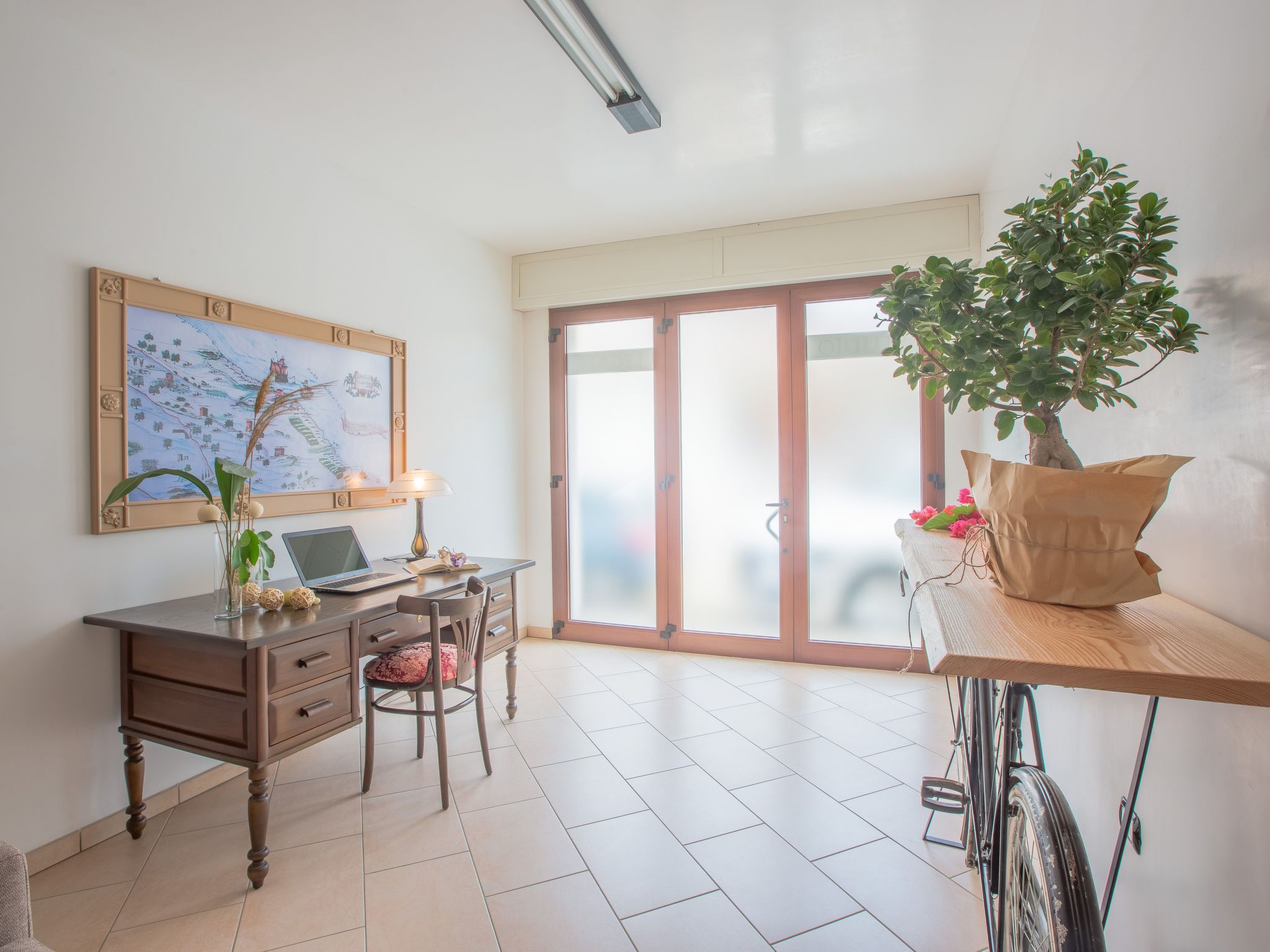 Die Wolke auf den Pedalen-Drinnen