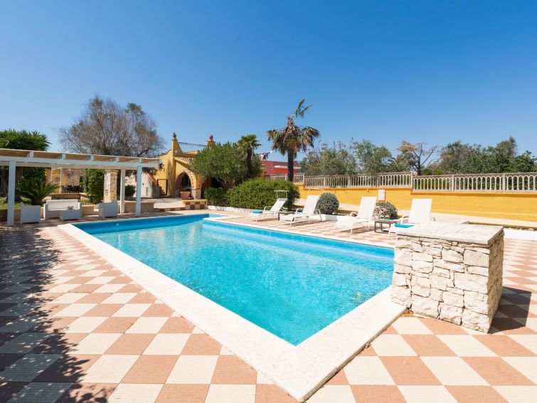 Villa Azzurra mit Pool in San Vito Dei Normanni