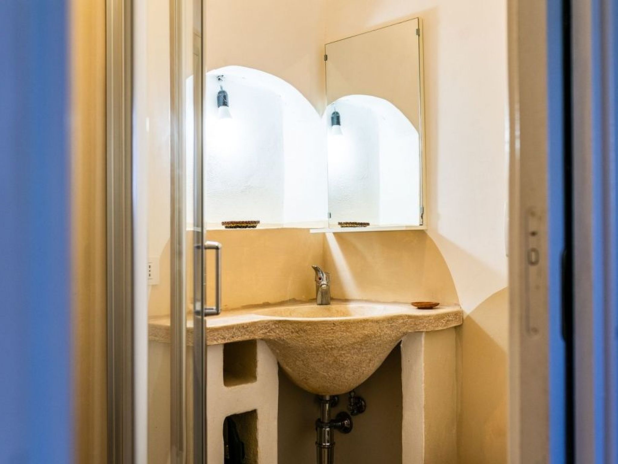 Schönes Steinhaus mit Pool und Panoramablick