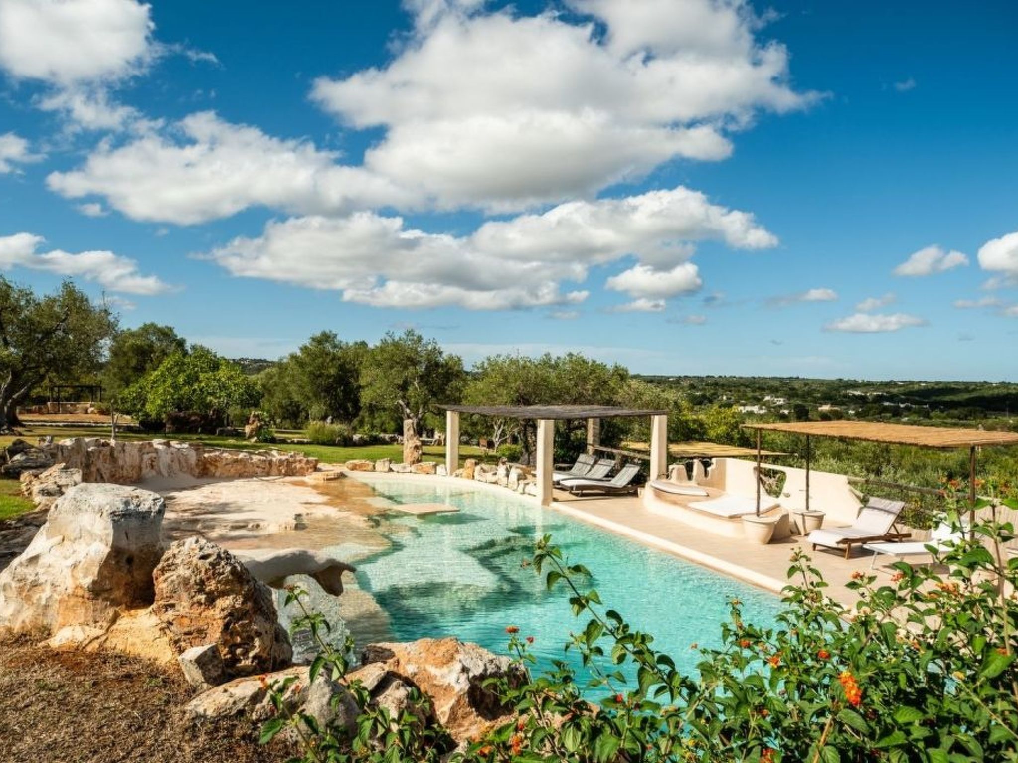 Schönes Steinhaus mit Pool und Panoramablick