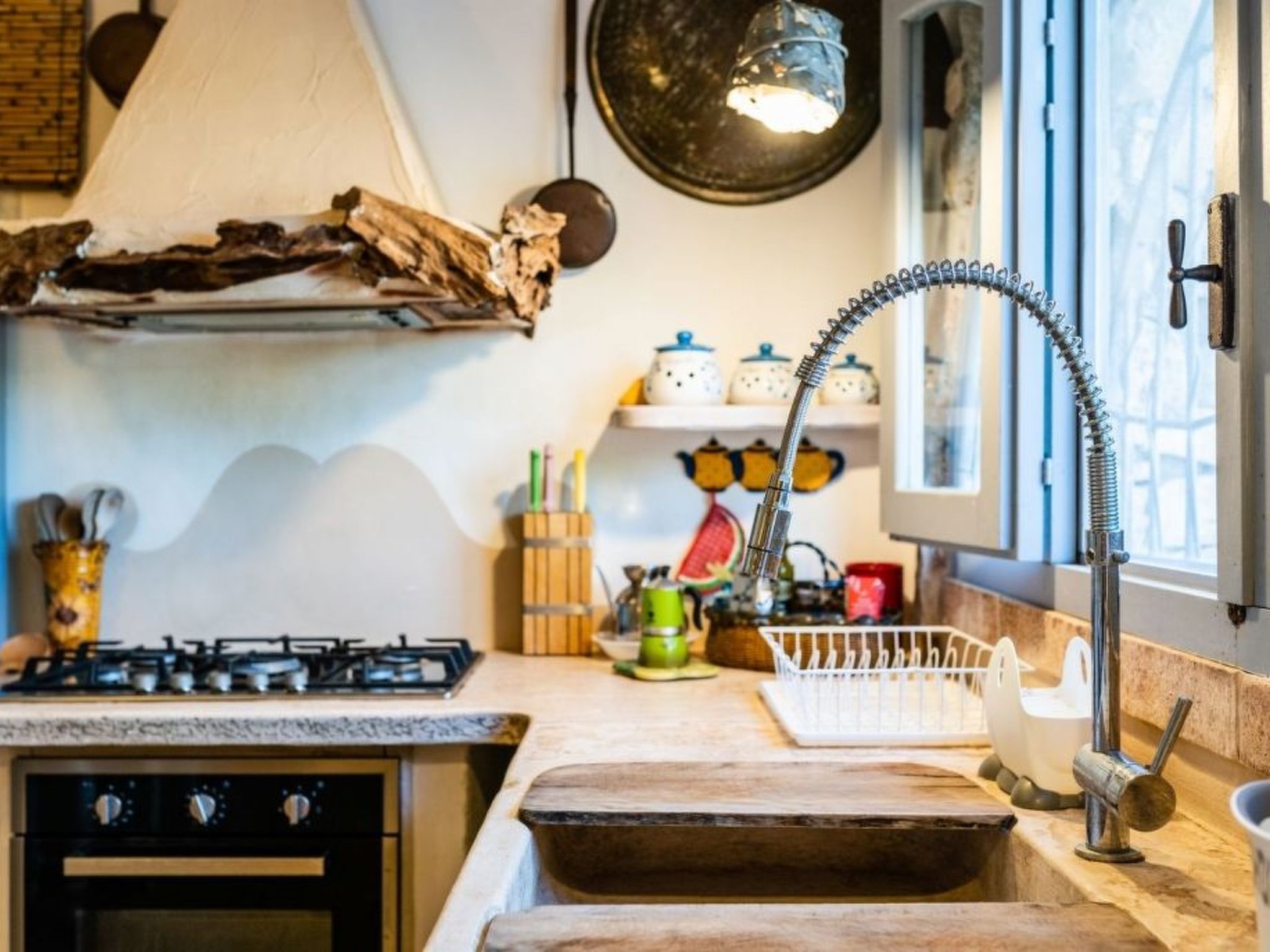 Schönes Steinhaus mit Pool und Panoramablick