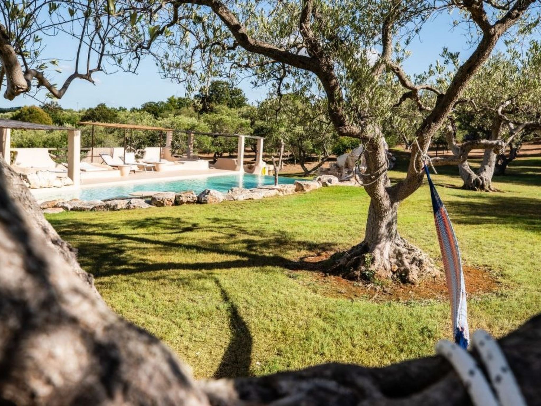 Schönes Steinhaus mit Pool und Panoramablick-Image-tags.info