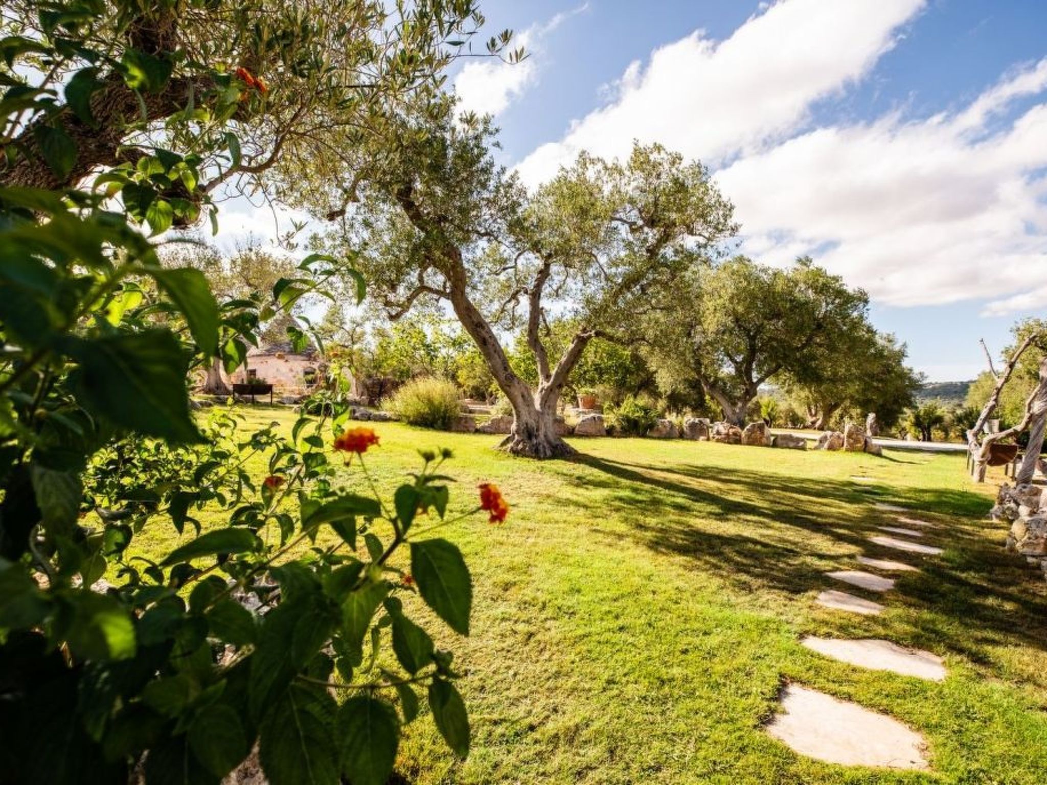 Schönes Steinhaus mit Pool und Panoramablick-Image-tags.info