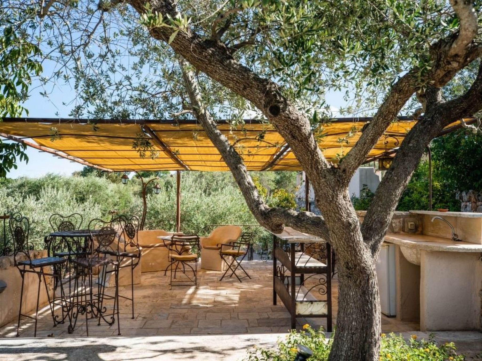 Schönes Steinhaus mit Pool und Panoramablick-Image-tags.info