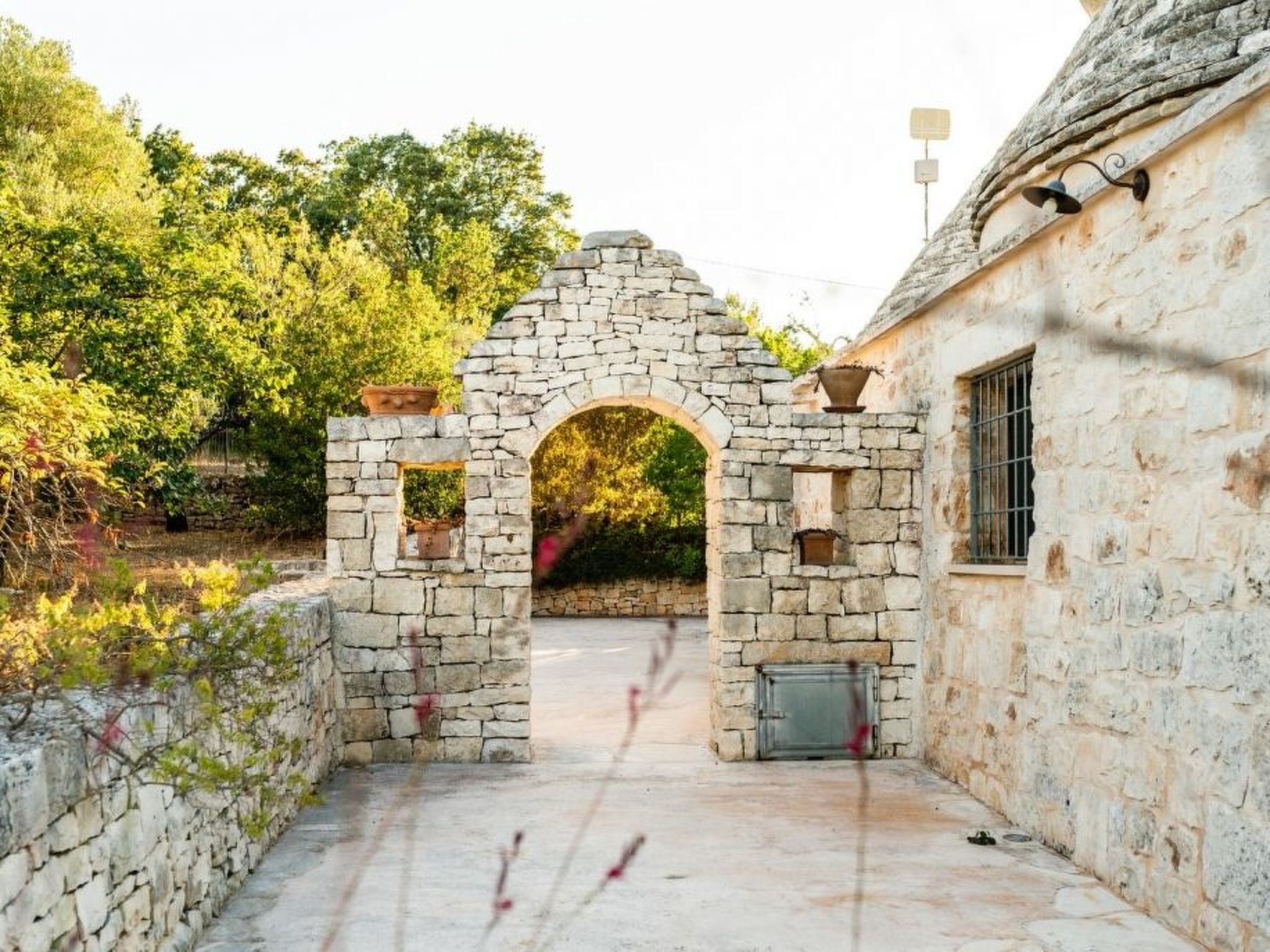 Schönes Steinhaus mit Pool und Panoramablick-Image-tags.info