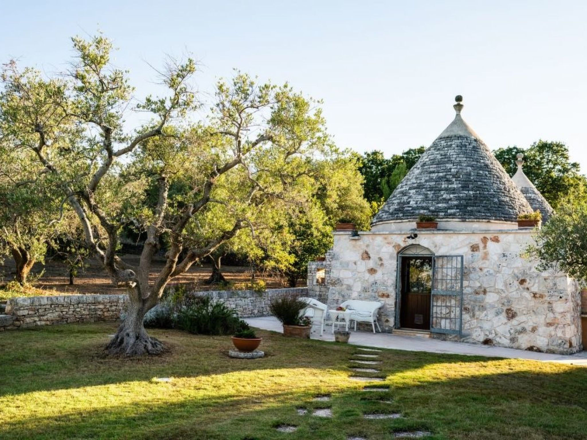 Schönes Steinhaus mit Pool und Panoramablick-Image-tags.info
