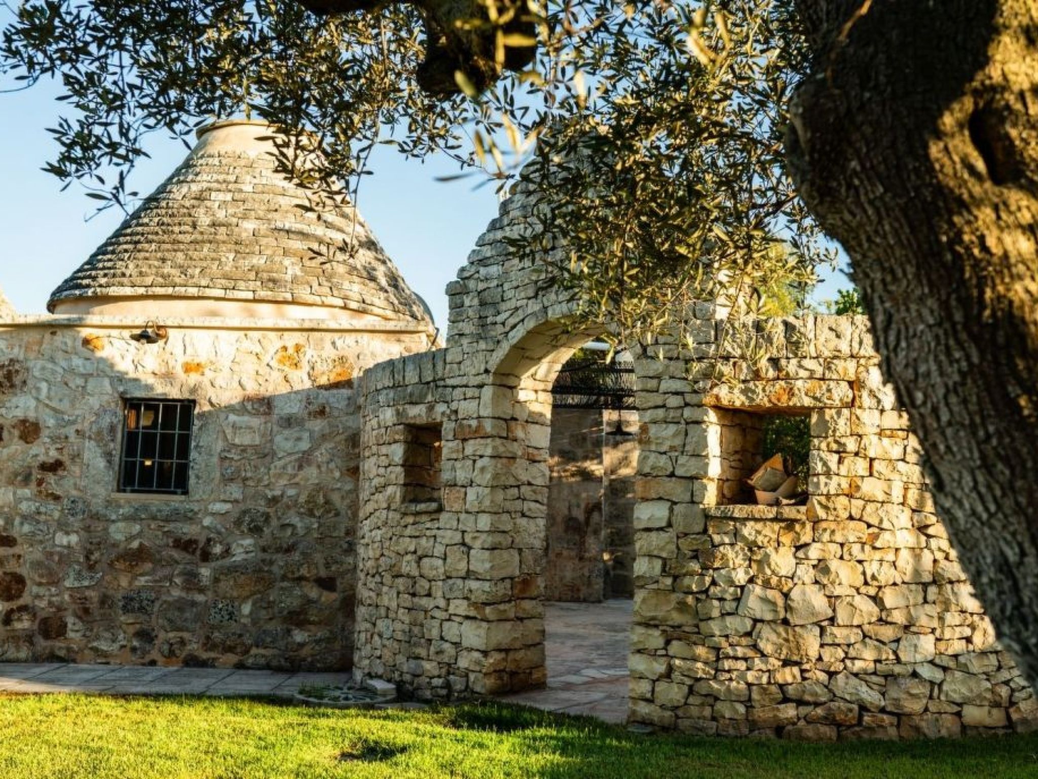 Schönes Steinhaus mit Pool und Panoramablick-Image-tags.info