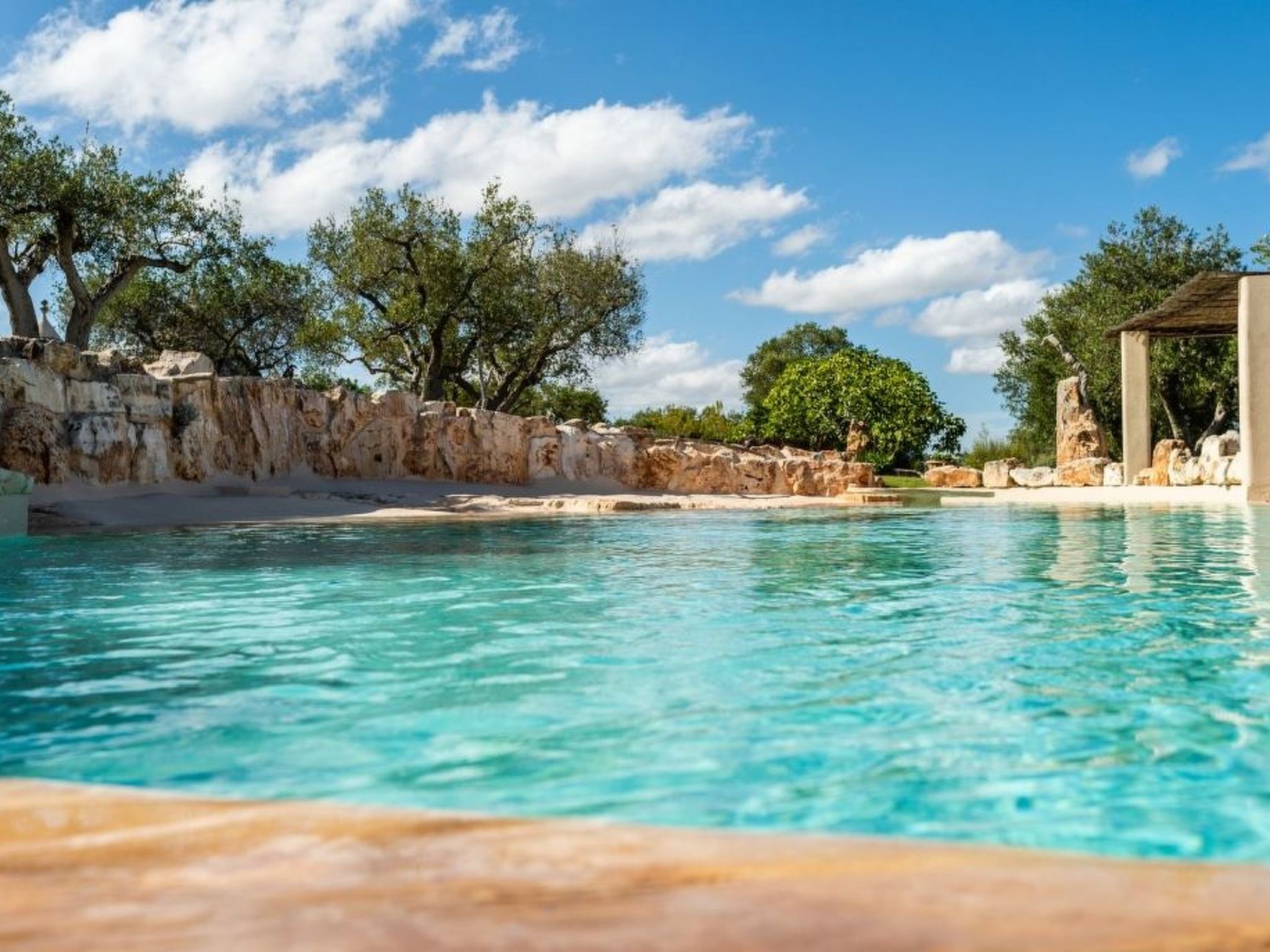 Schönes Steinhaus mit Pool und Panoramablick-Image-tags.info