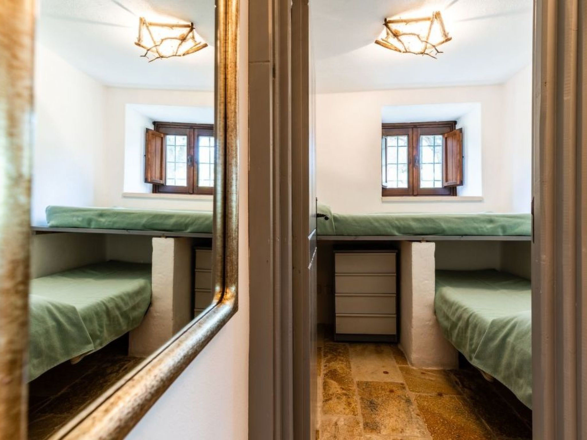 Schönes Steinhaus mit Pool und Panoramablick-Drinnen