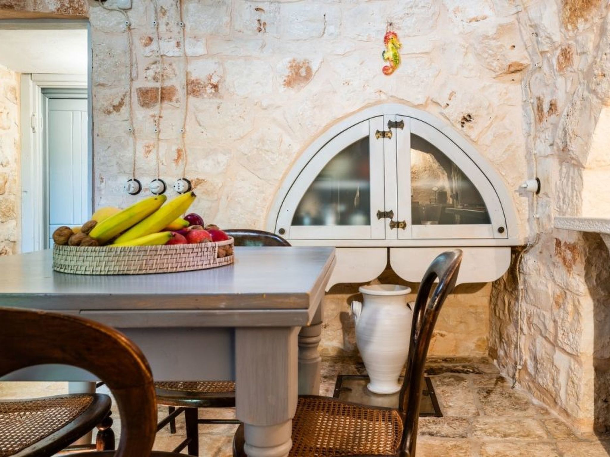 Schönes Steinhaus mit Pool und Panoramablick-Image-tags.info