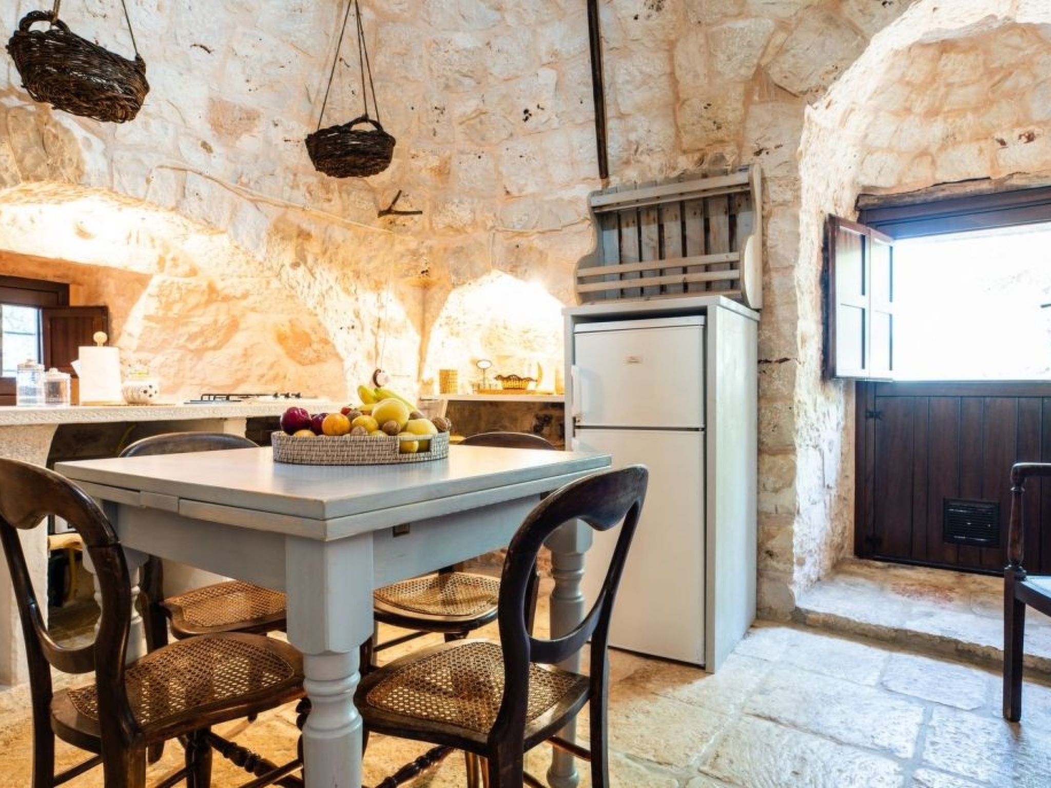 Schönes Steinhaus mit Pool und Panoramablick-Image-tags.info