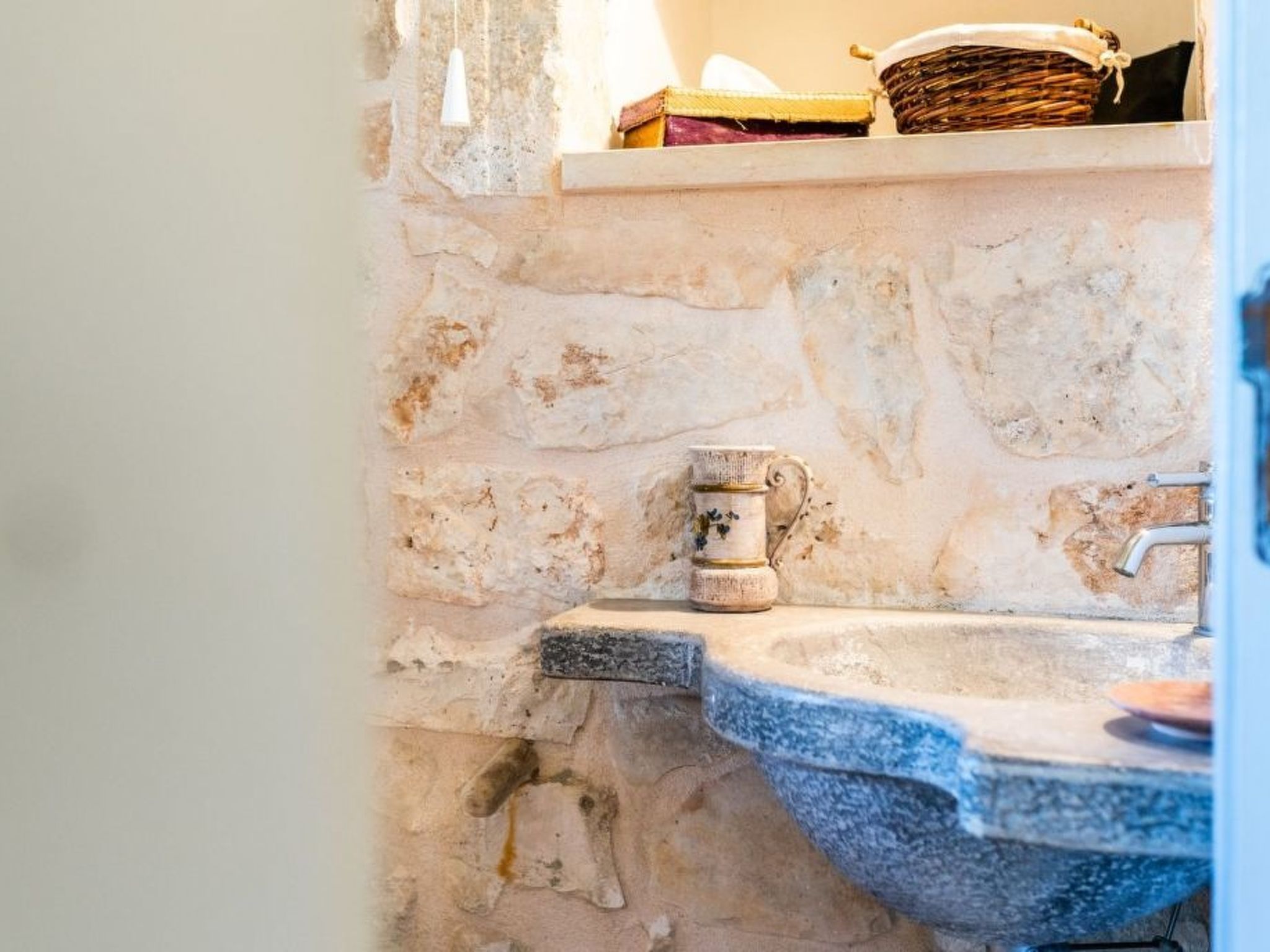 Schönes Steinhaus mit Pool und Panoramablick-Image-tags.info