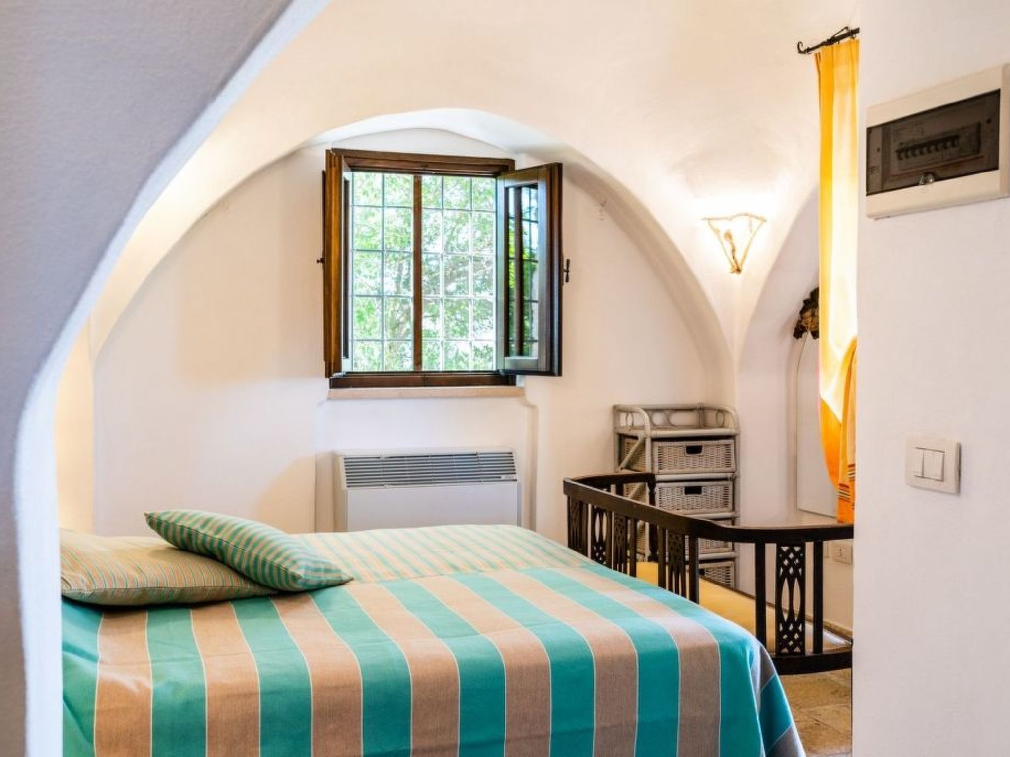 Schönes Steinhaus mit Pool und Panoramablick-Image-tags.info