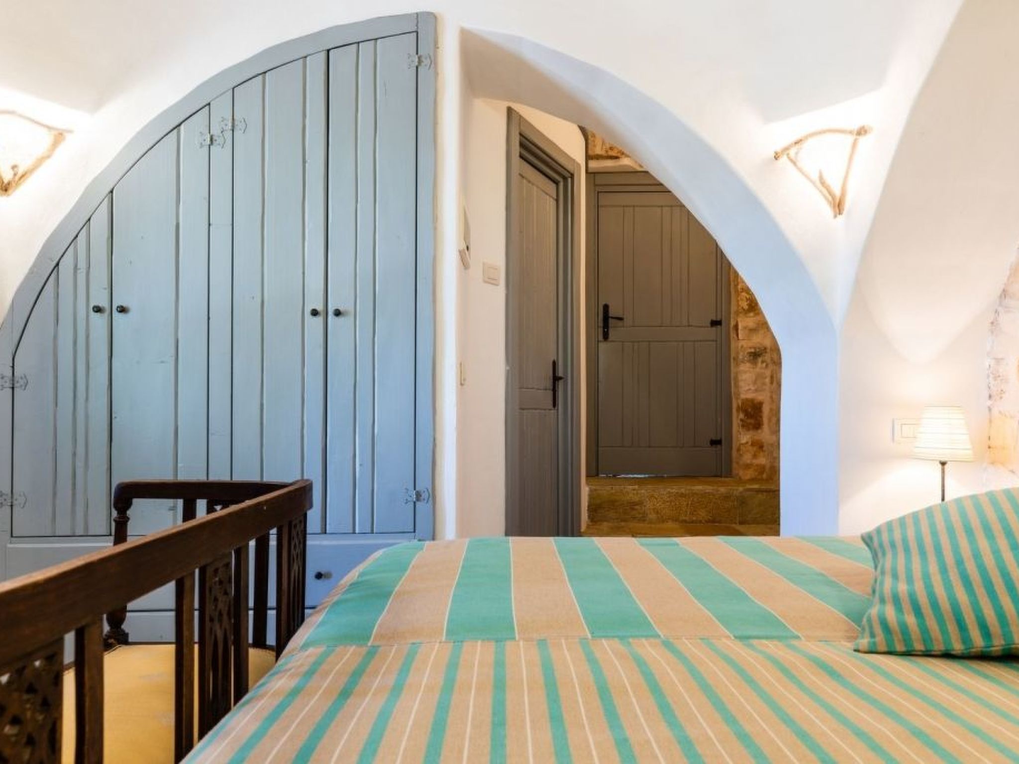 Schönes Steinhaus mit Pool und Panoramablick-Image-tags.info