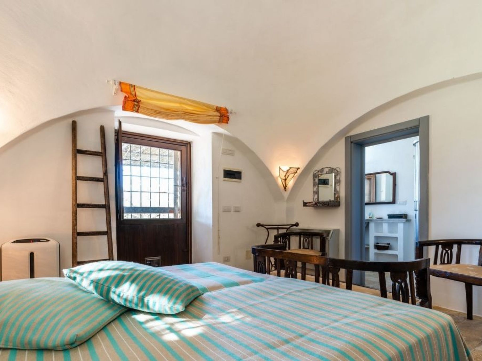 Schönes Steinhaus mit Pool und Panoramablick-Image-tags.info