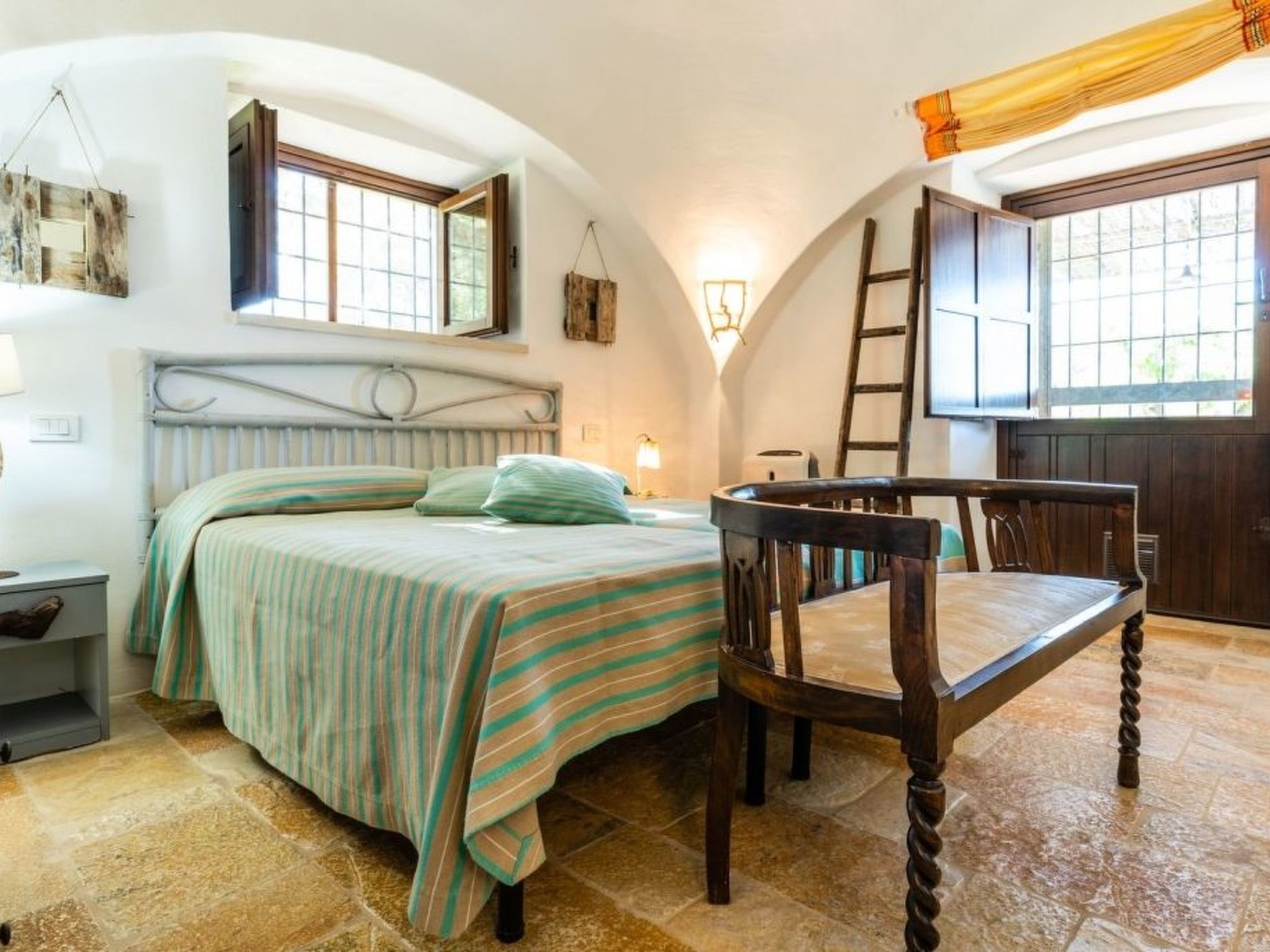 Schönes Steinhaus mit Pool und Panoramablick-Drinnen