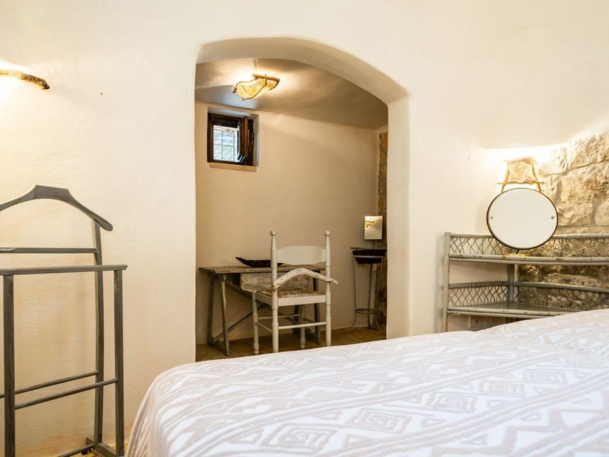 Schönes Steinhaus mit Pool und Panoramablick-Image-tags.info