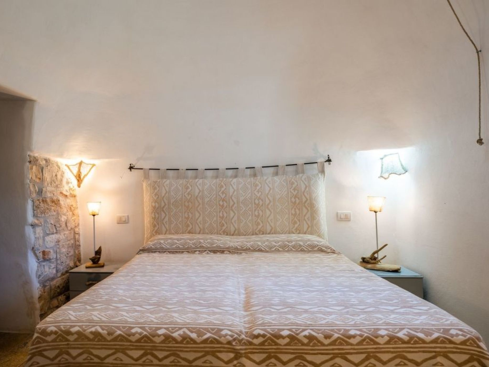 Schönes Steinhaus mit Pool und Panoramablick-Image-tags.info