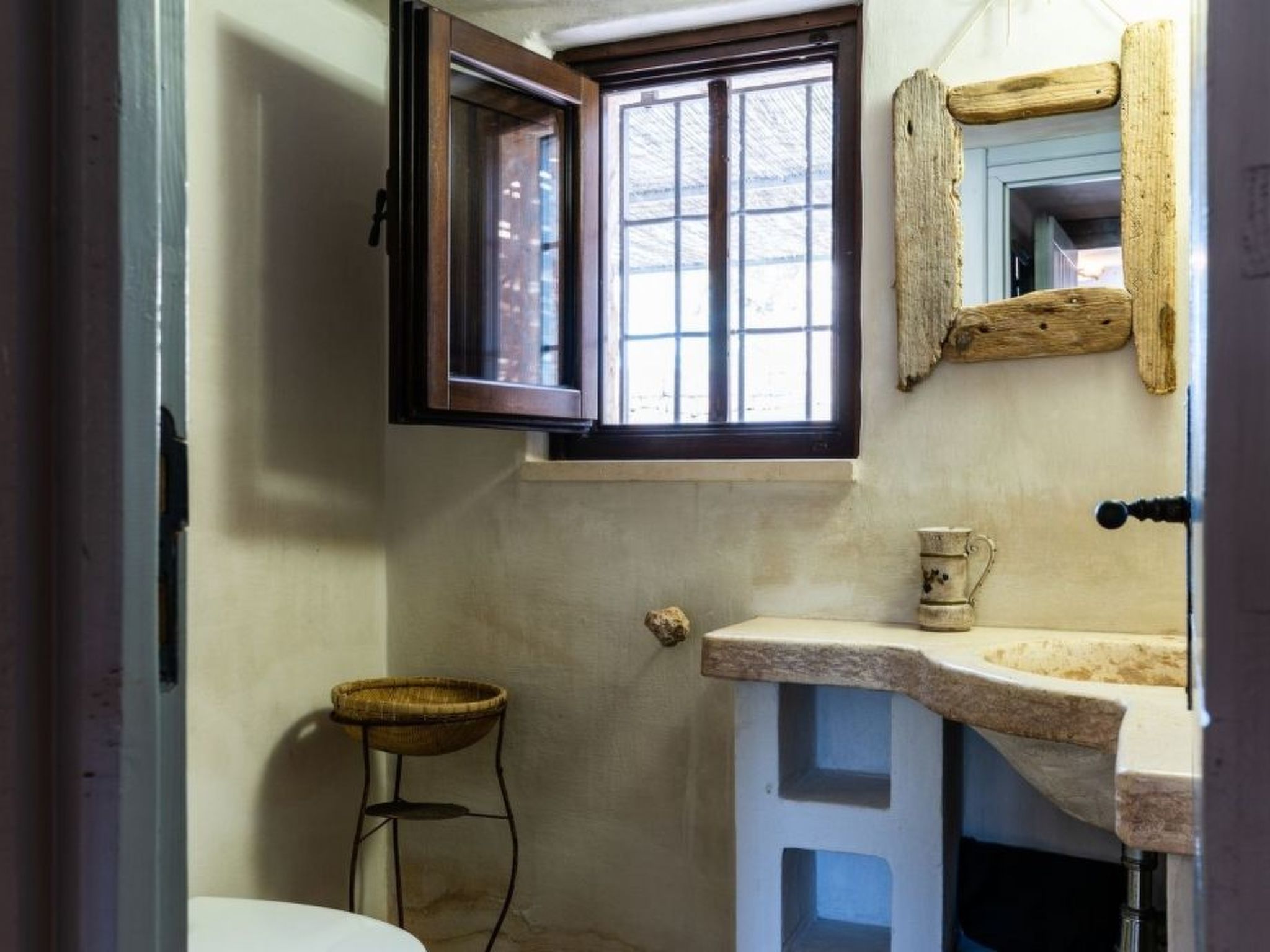 Schönes Steinhaus mit Pool und Panoramablick-Image-tags.info