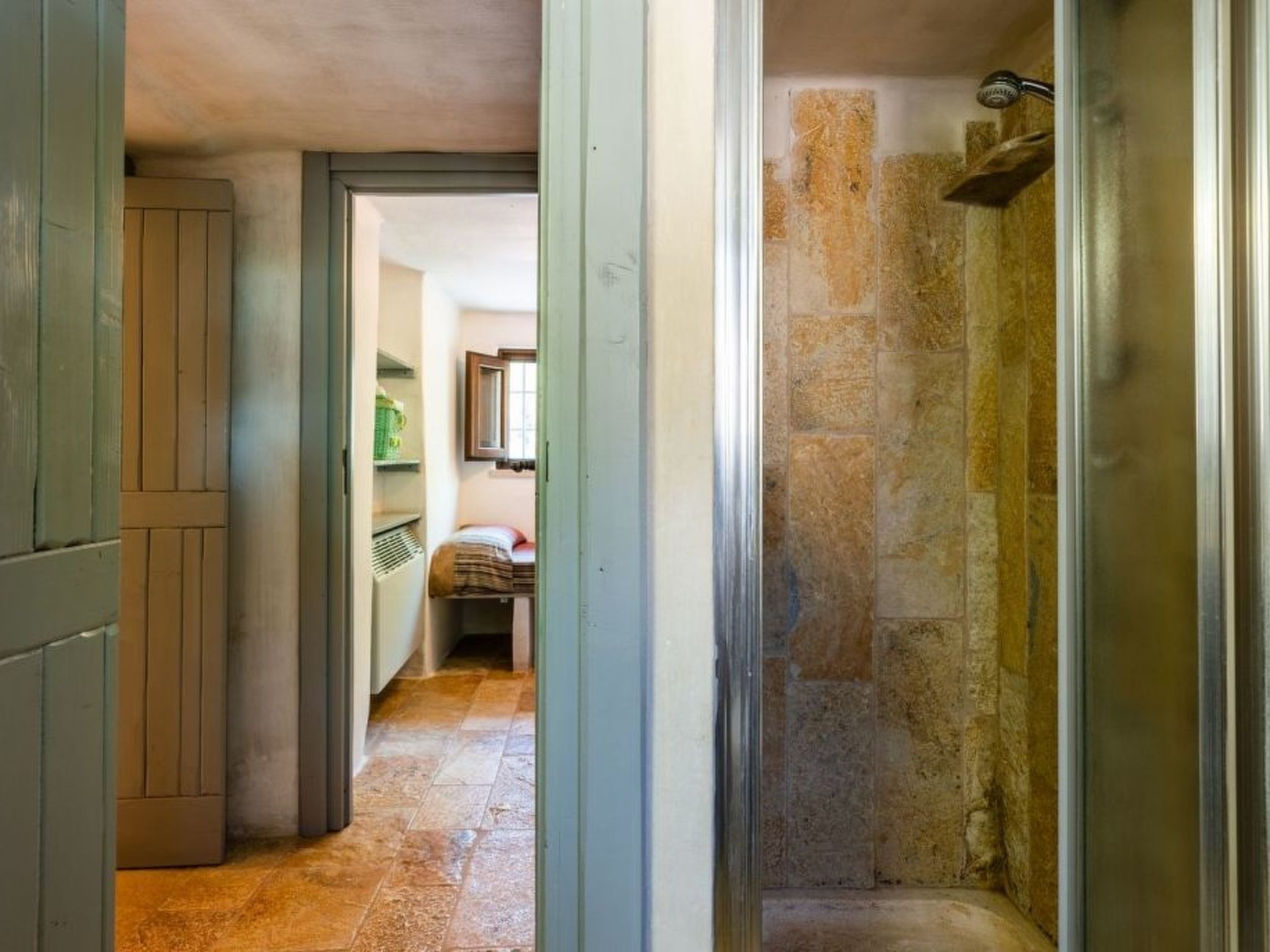 Schönes Steinhaus mit Pool und Panoramablick-Image-tags.info