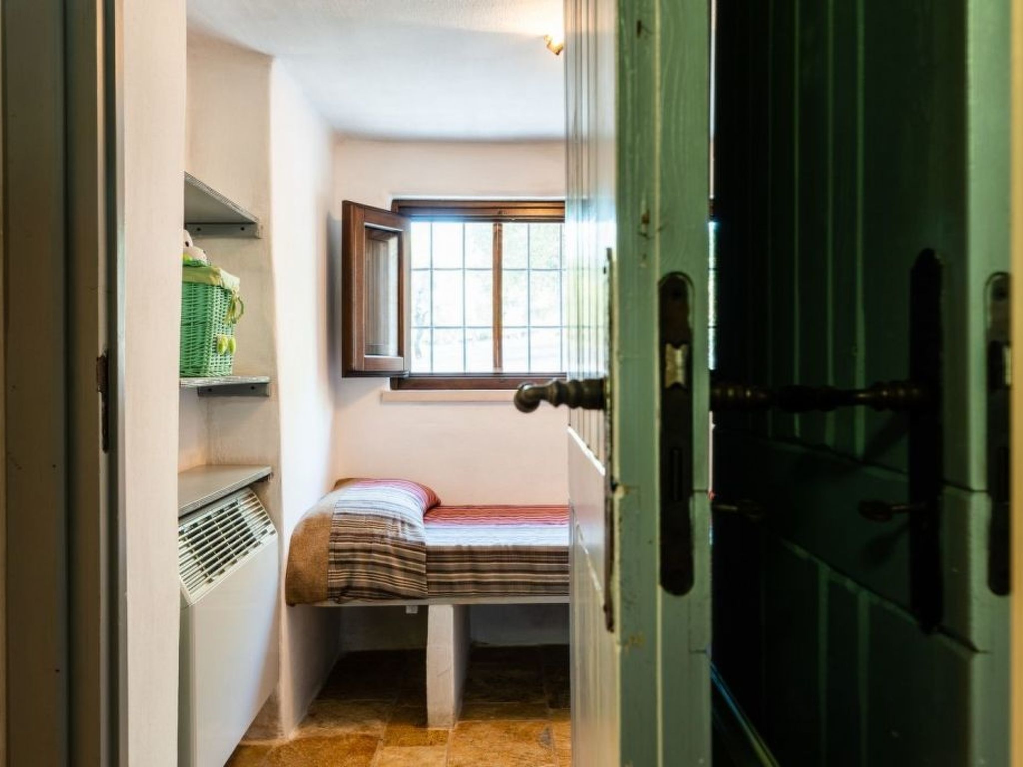 Schönes Steinhaus mit Pool und Panoramablick-Image-tags.info