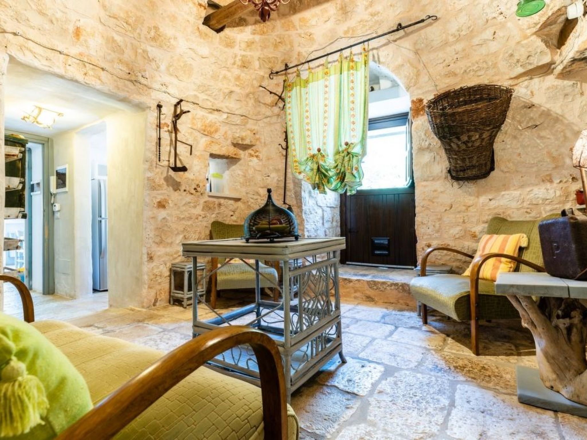 Schönes Steinhaus mit Pool und Panoramablick-Image-tags.info