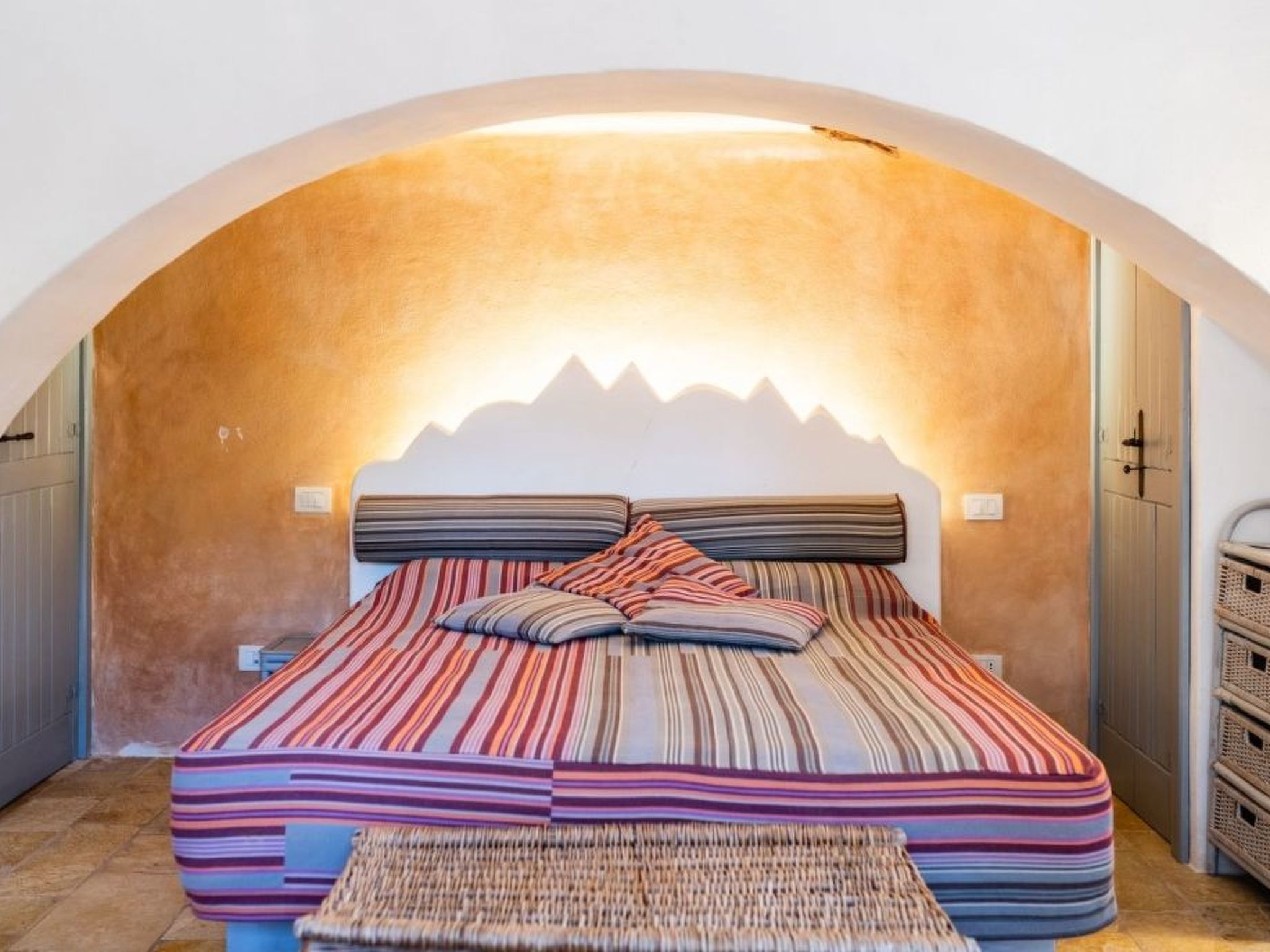 Schönes Steinhaus mit Pool und Panoramablick-Image-tags.info