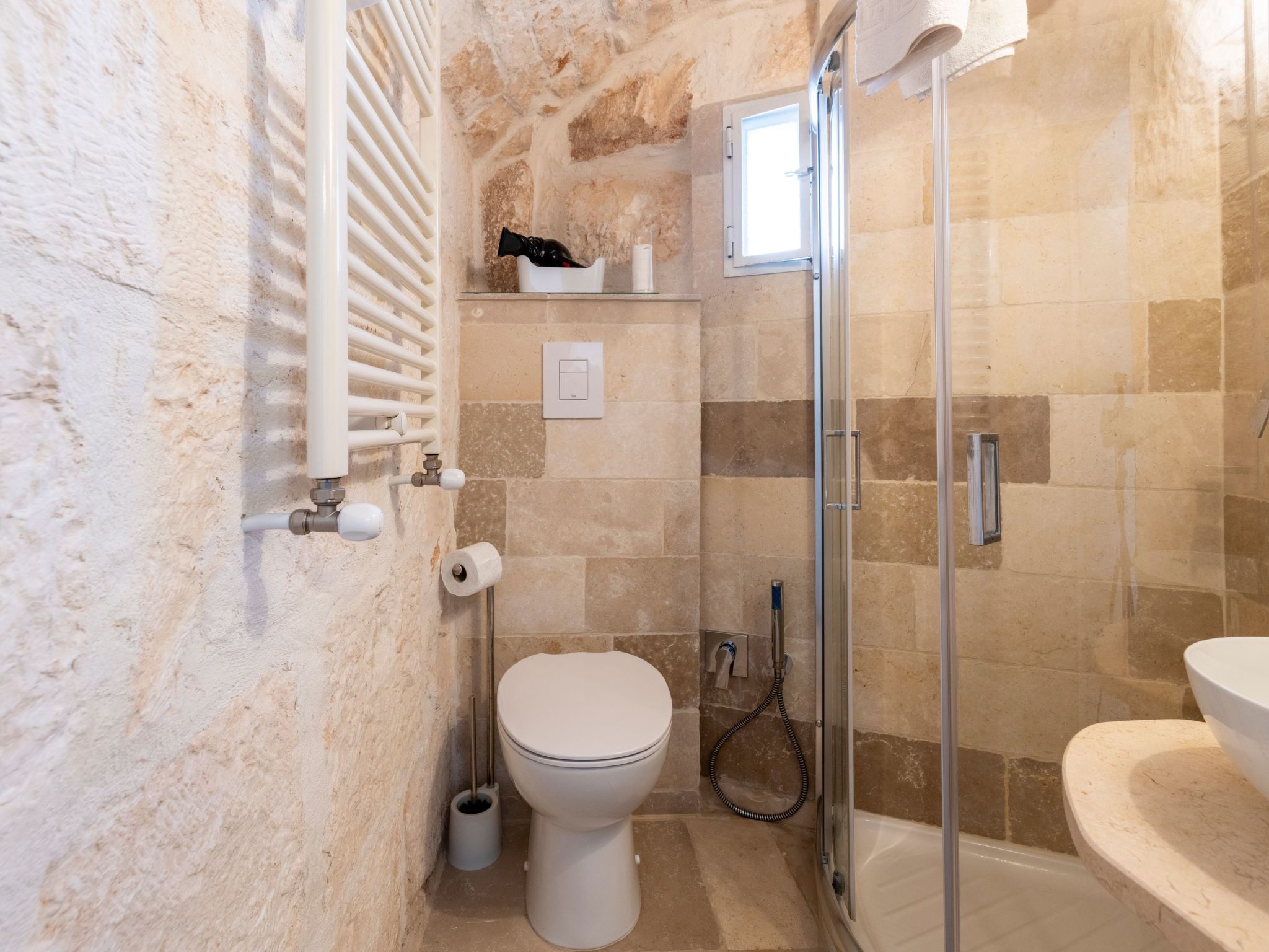 Oma Im Haus in der Mitte-Binnen