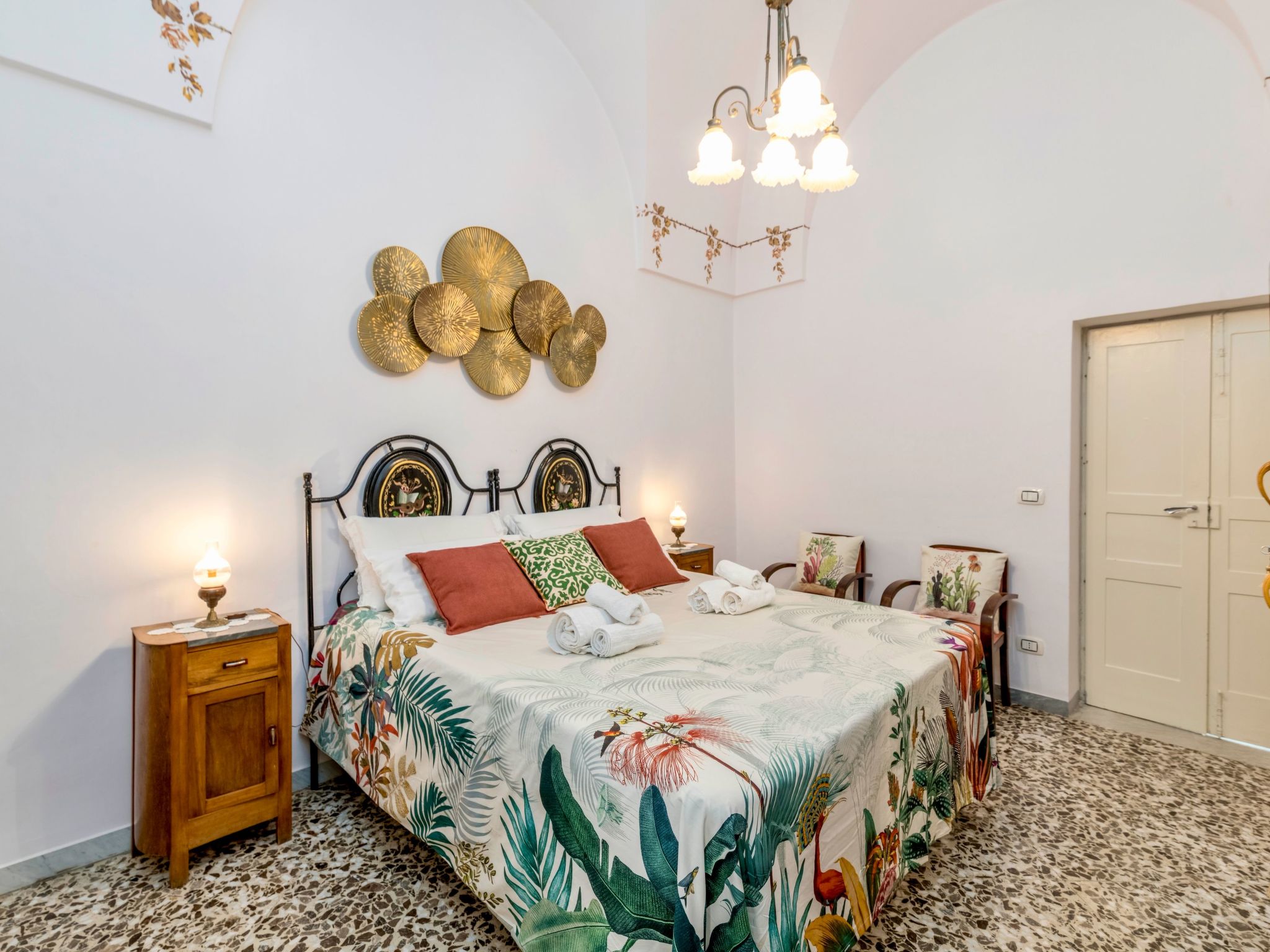 Oma Im Haus in der Mitte-Binnen