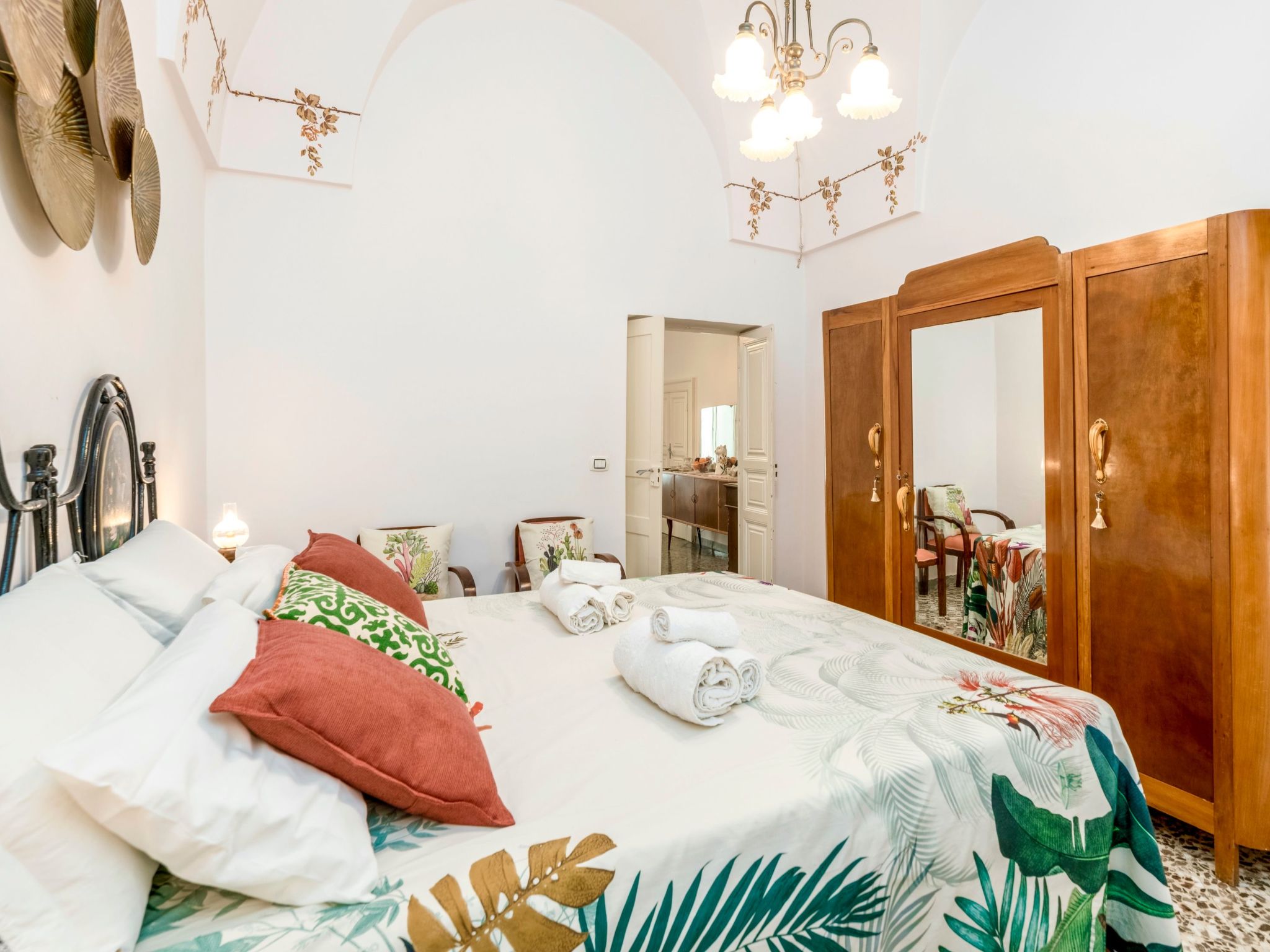 Oma Im Haus in der Mitte-Binnen