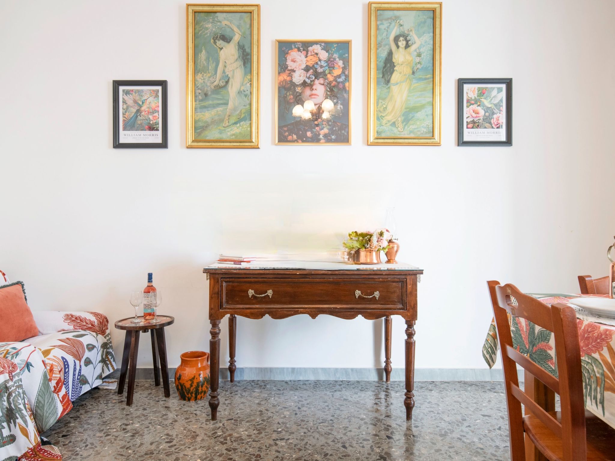 Oma Im Haus in der Mitte-Binnen