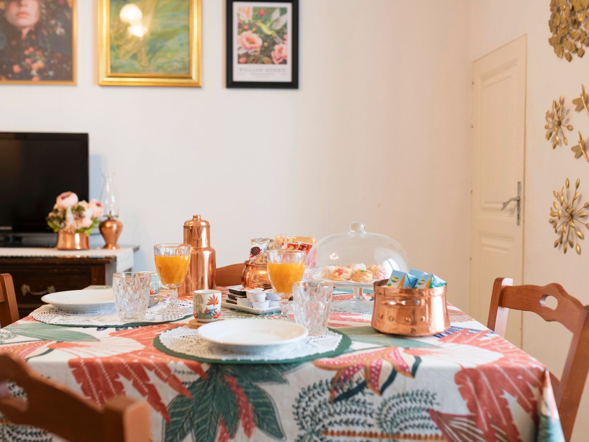 Oma Im Haus in der Mitte-Binnen