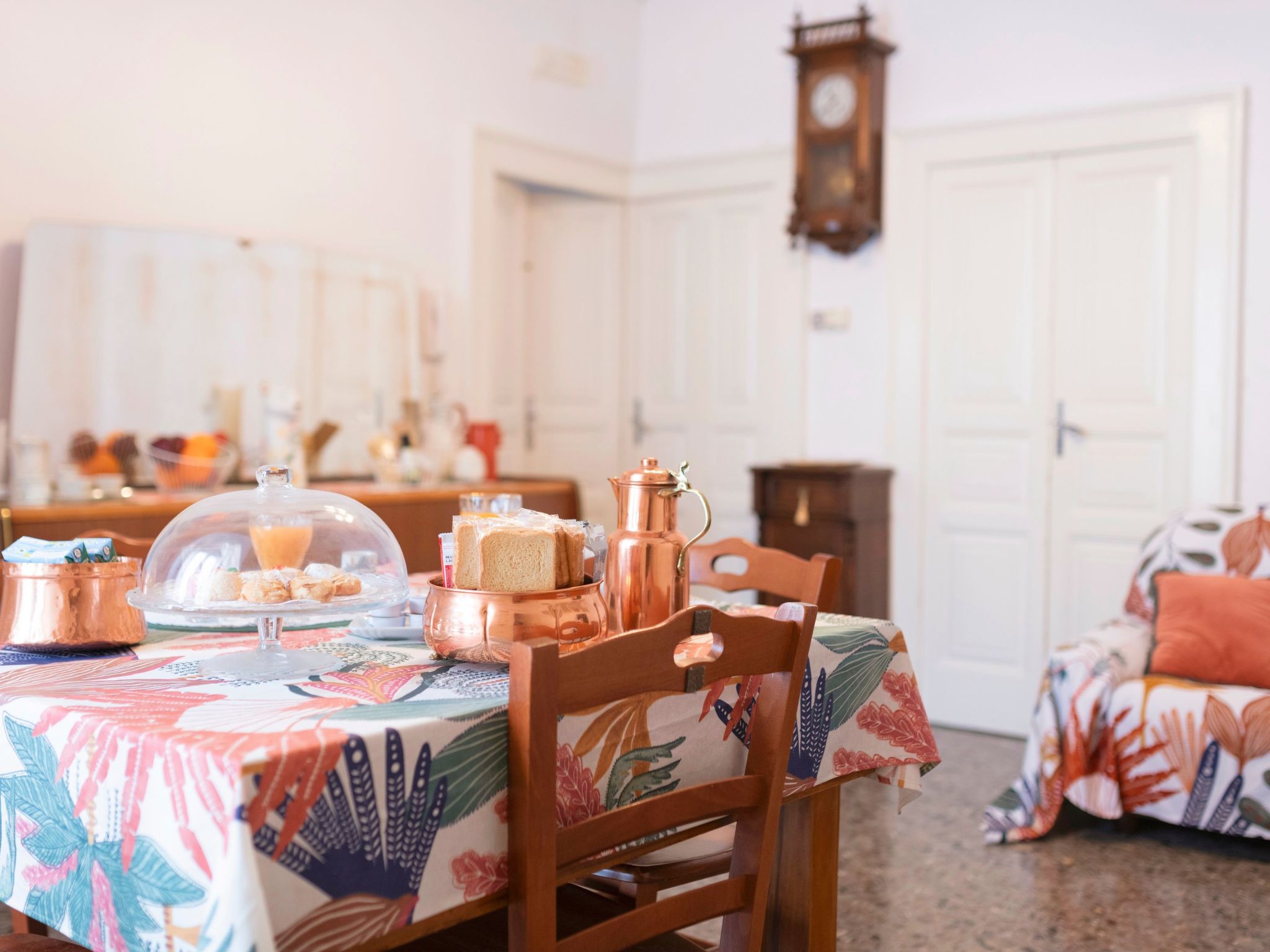 Oma Im Haus in der Mitte-Binnen