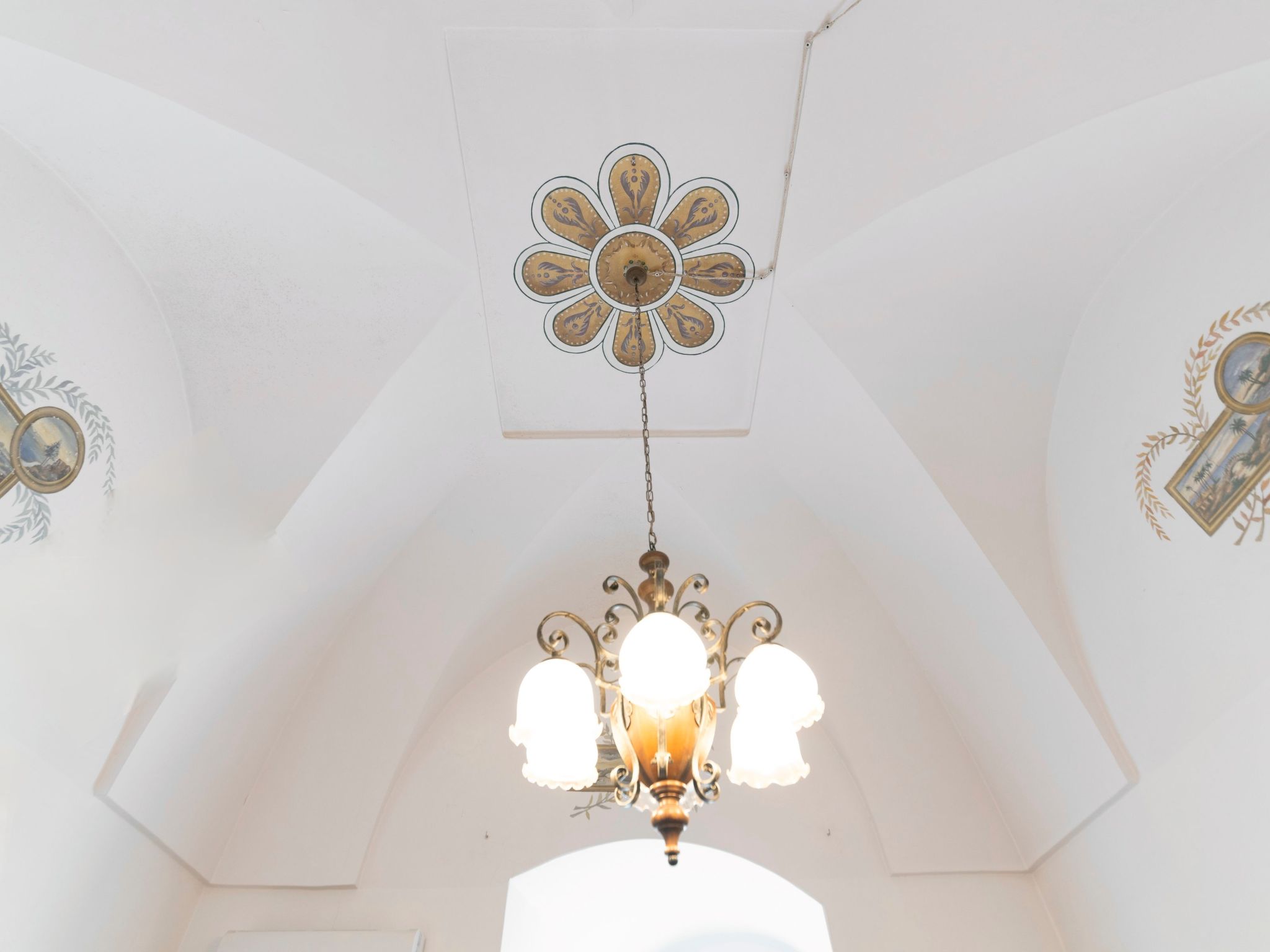 Oma Im Haus in der Mitte-Binnen