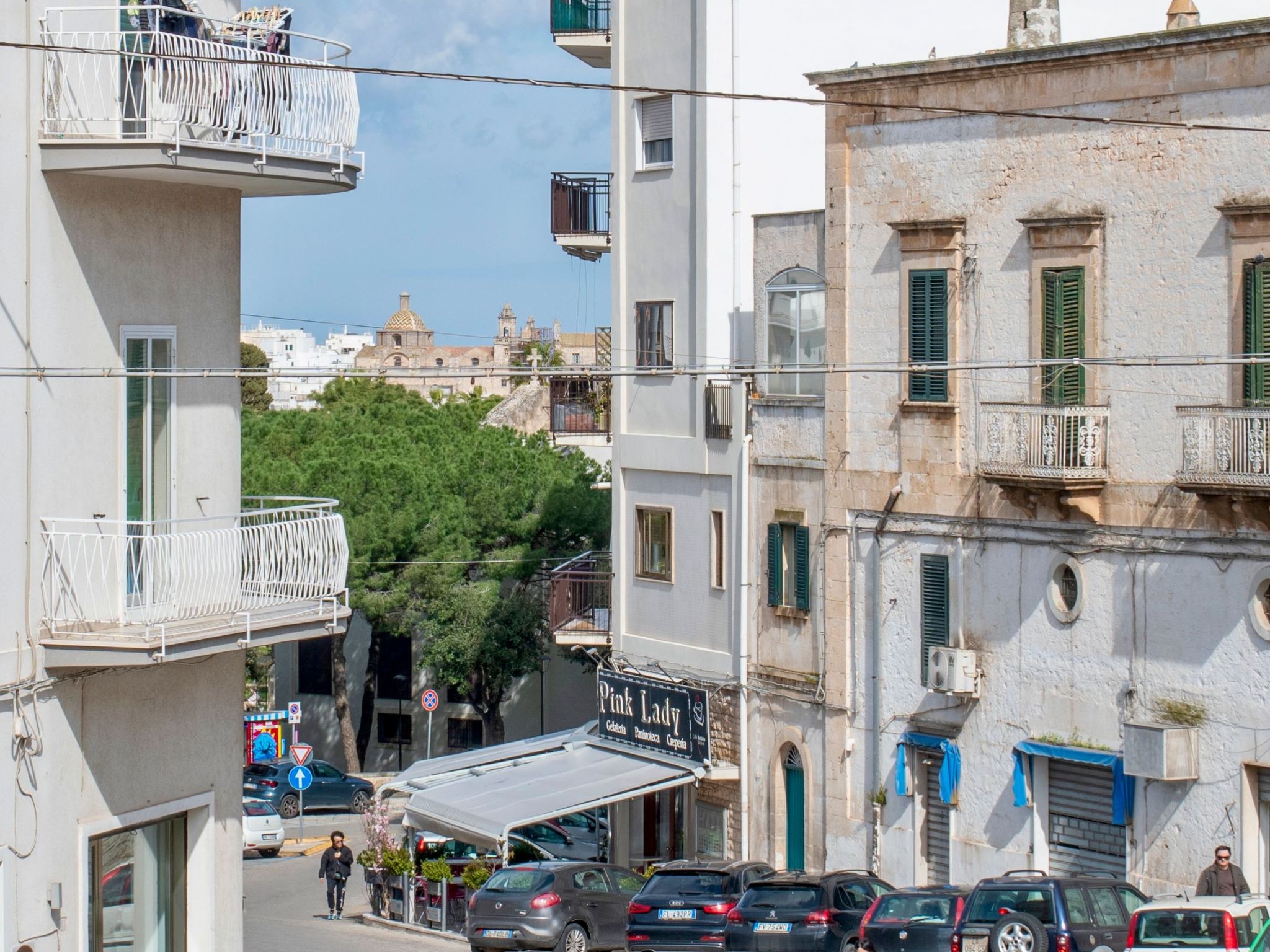 Oma Im Haus in der Mitte-Binnen