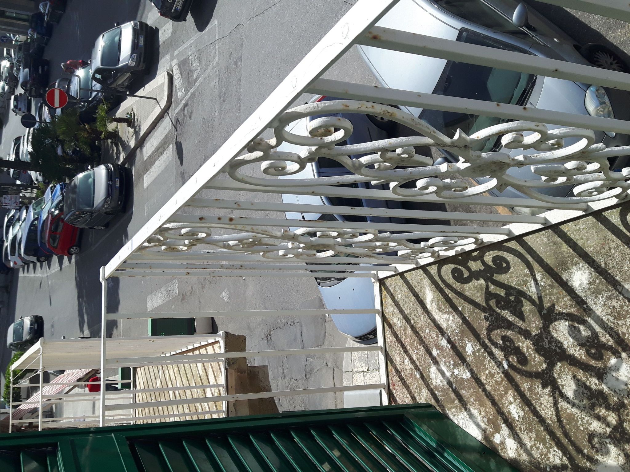 Oma Im Haus in der Mitte-Binnen