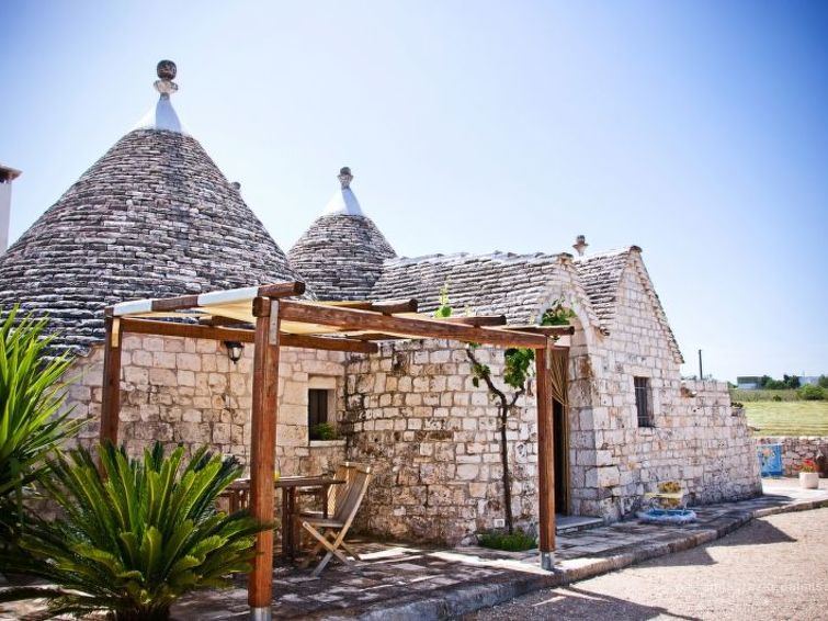 Kirschbaum Trullo, Entspannung Und Essen Und Wein - Tarent