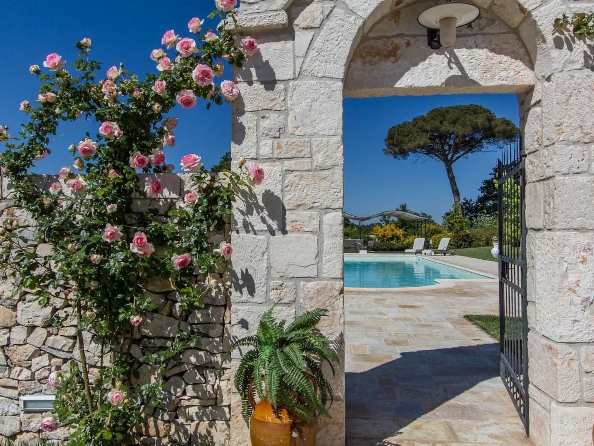 Wohnung auf einem Bauernhof mit Trulli und Schwimmbad-Buiten